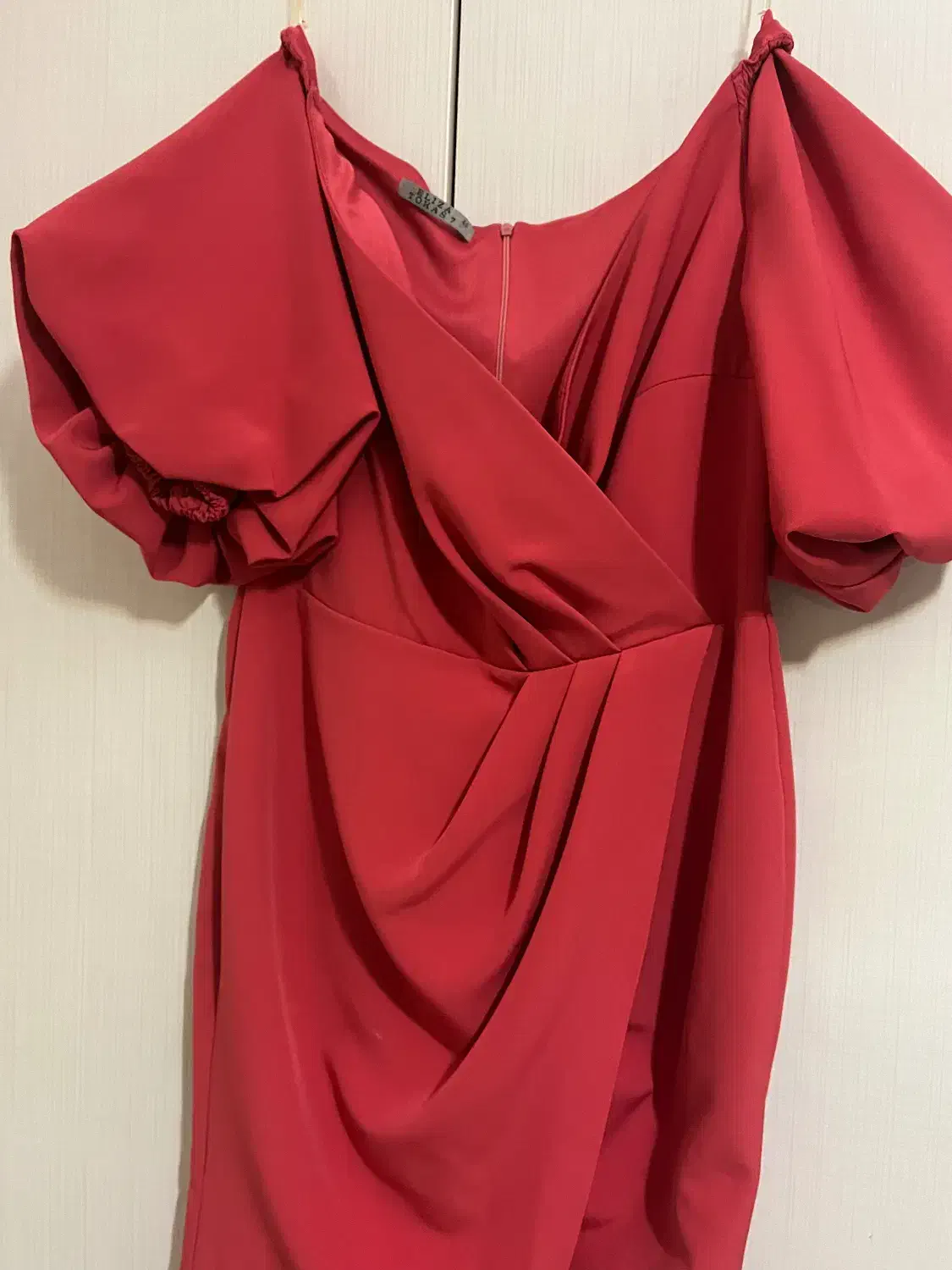 لباس مجلسی|لباس|رشت, شهریاران|دیوار