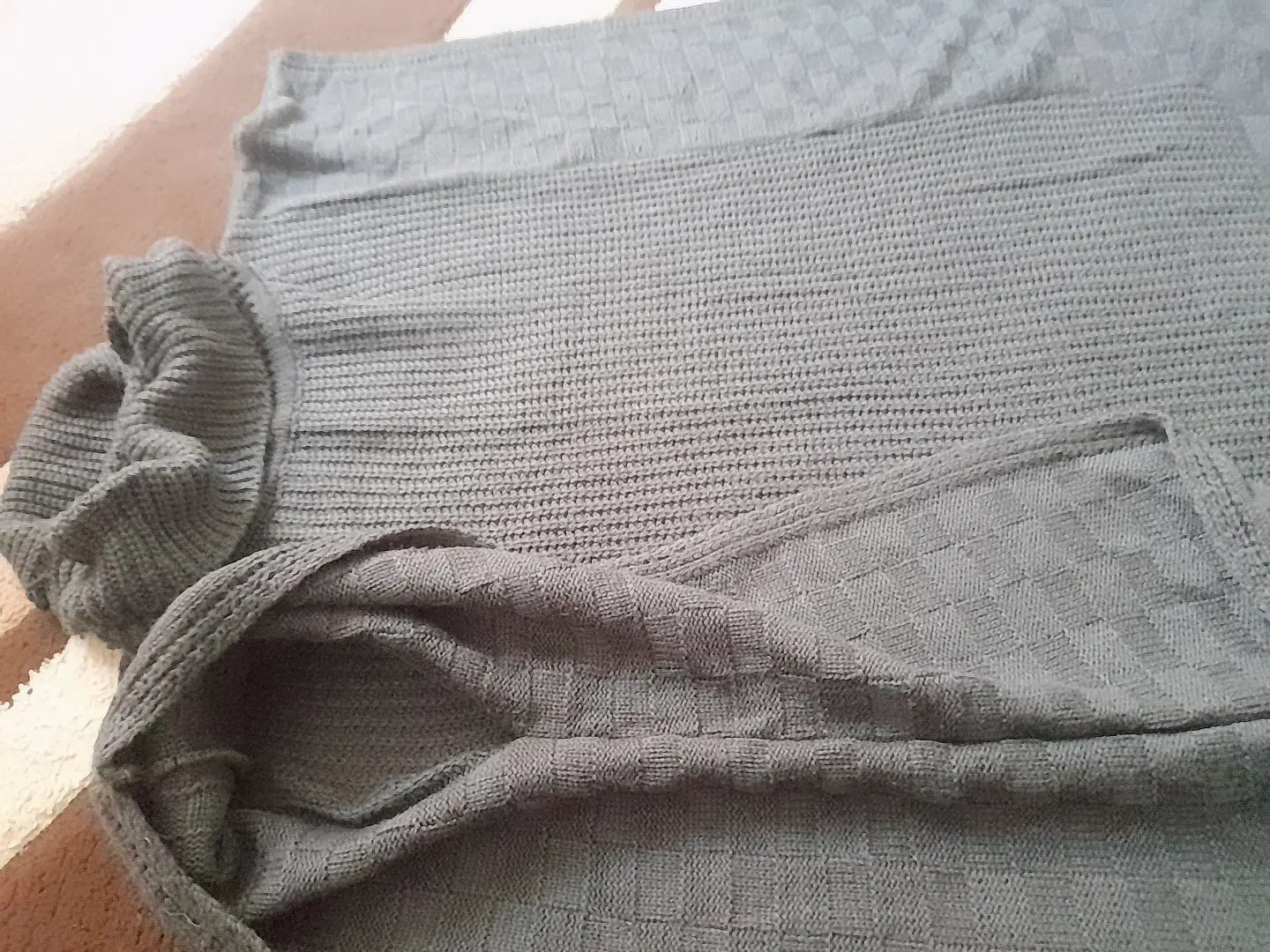 کمی لباس با گرمکن|لباس|گرگان, |دیوار