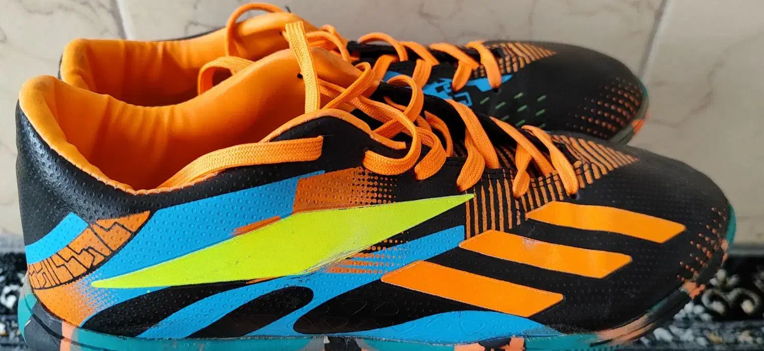 کفش فوتسال|کیف، کفش، کمربند|جهرم, |دیوار