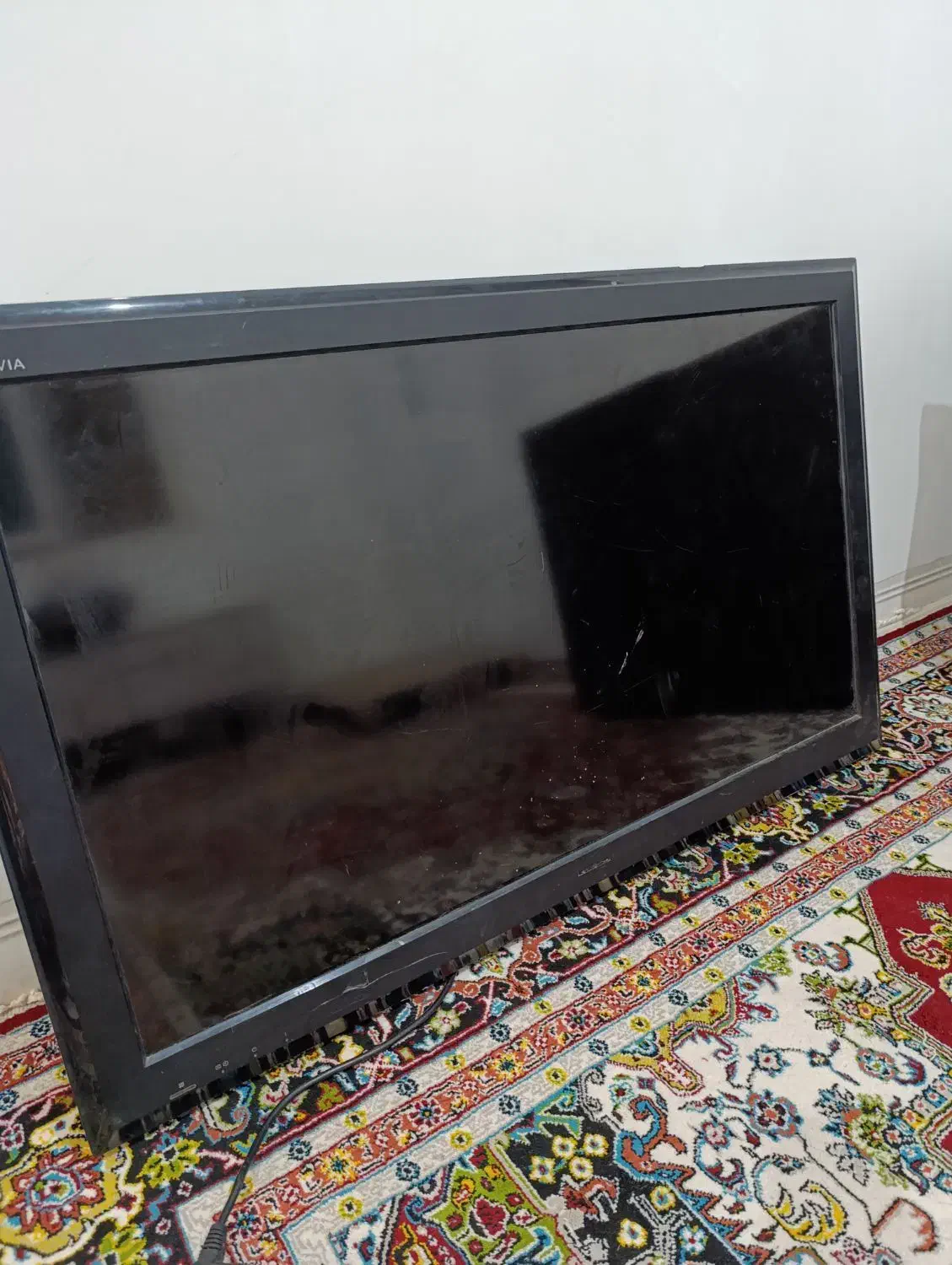 تلوزیون ومیز|تلویزیون و پروژکتور|بندر دیر, |دیوار