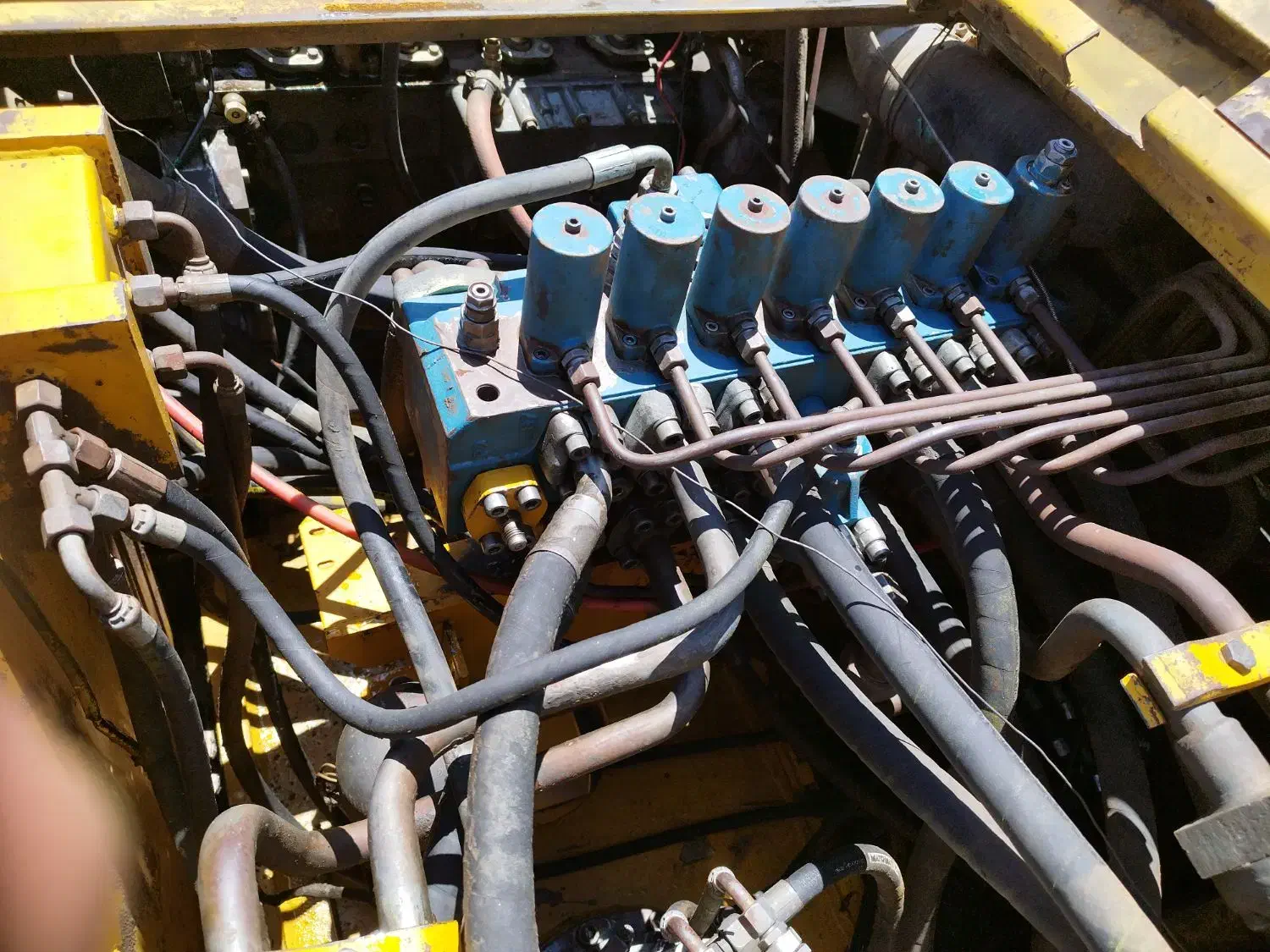 بیل لاستیکی HE100Bمدل 2003|ماشین‌آلات صنعتی|رامند, |دیوار