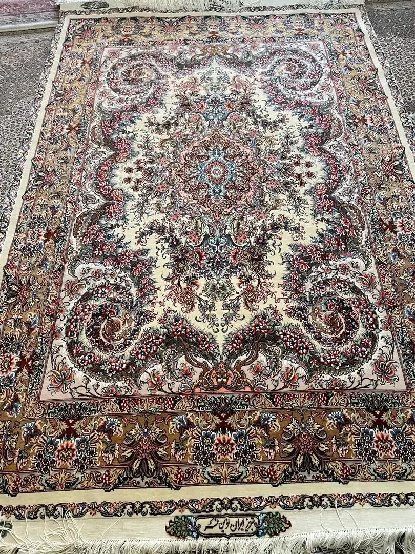 فرش ابریشم دستباف تبریز  نو و امضادار|فرش|تبریز, |دیوار