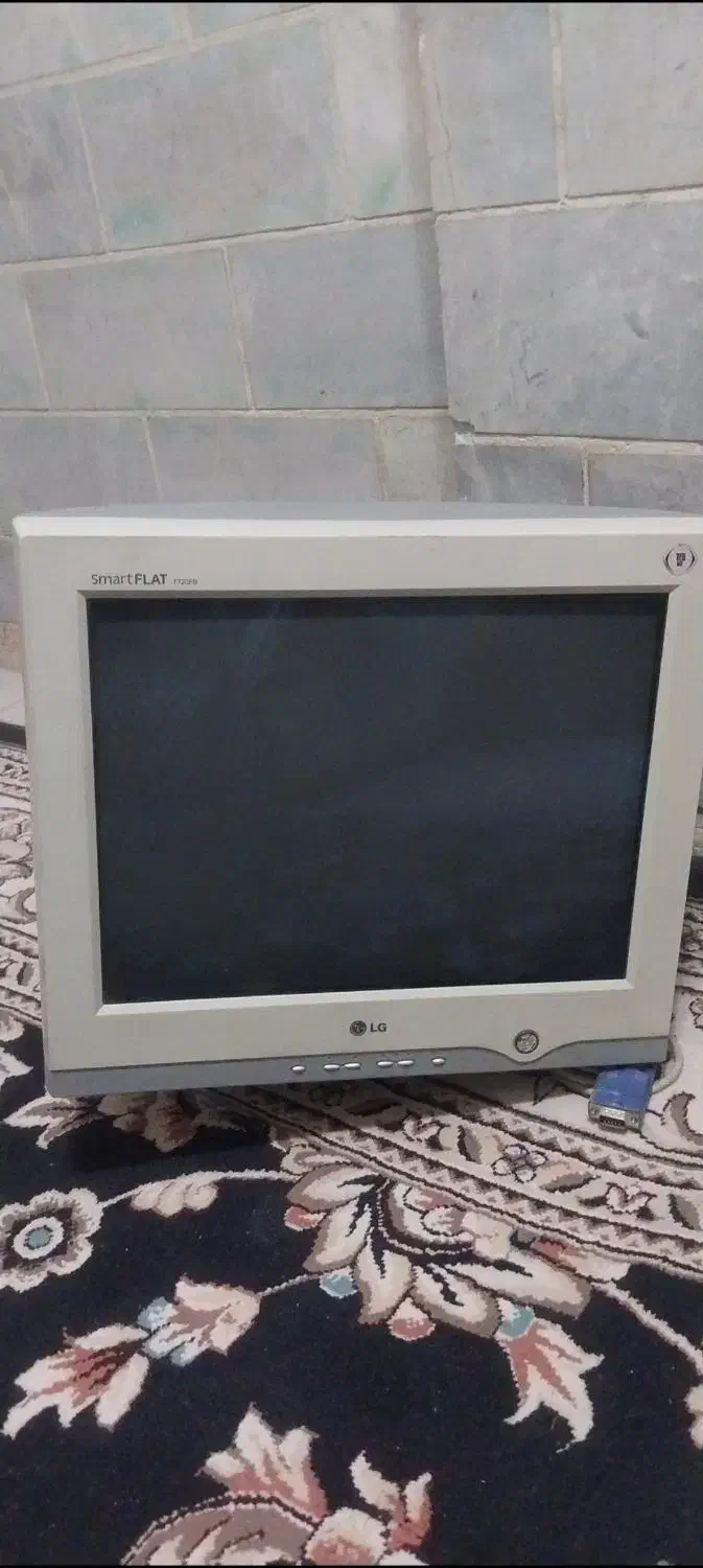 مانیتور کامپیوتر ۱۷ اینچ ال جی|قطعات و لوازم جانبی رایانه|اراک, |دیوار