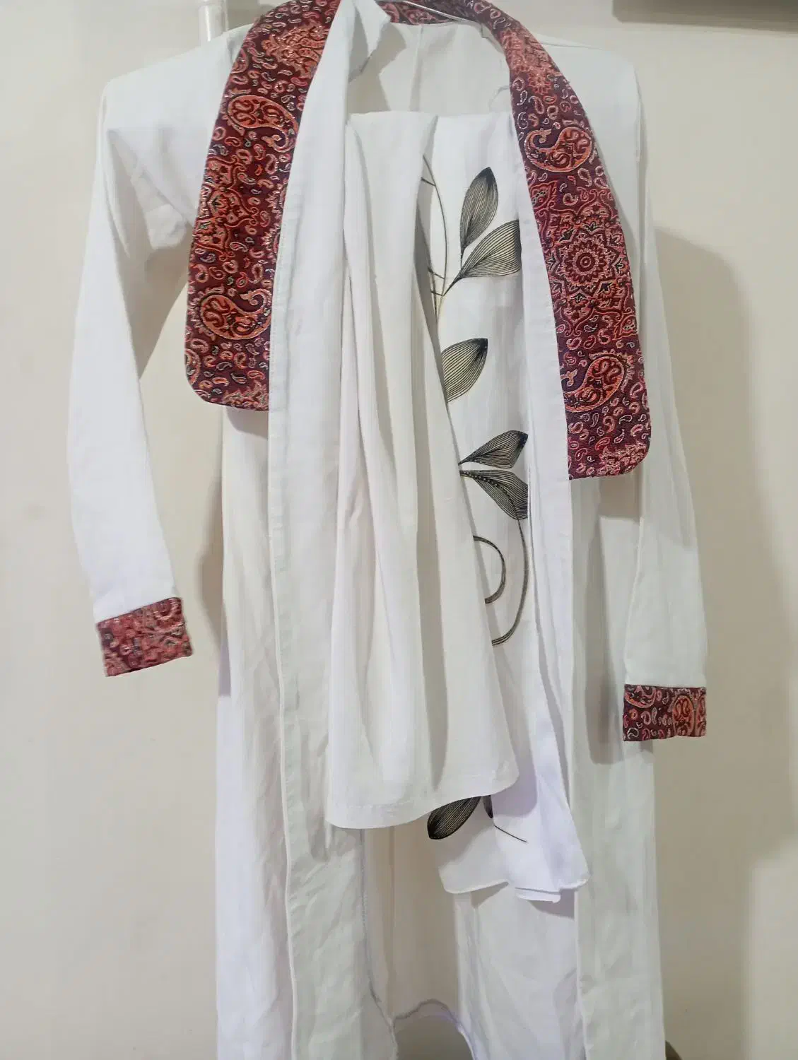 لباس نو|لباس|صدرا-فارس, فاز ۱|دیوار