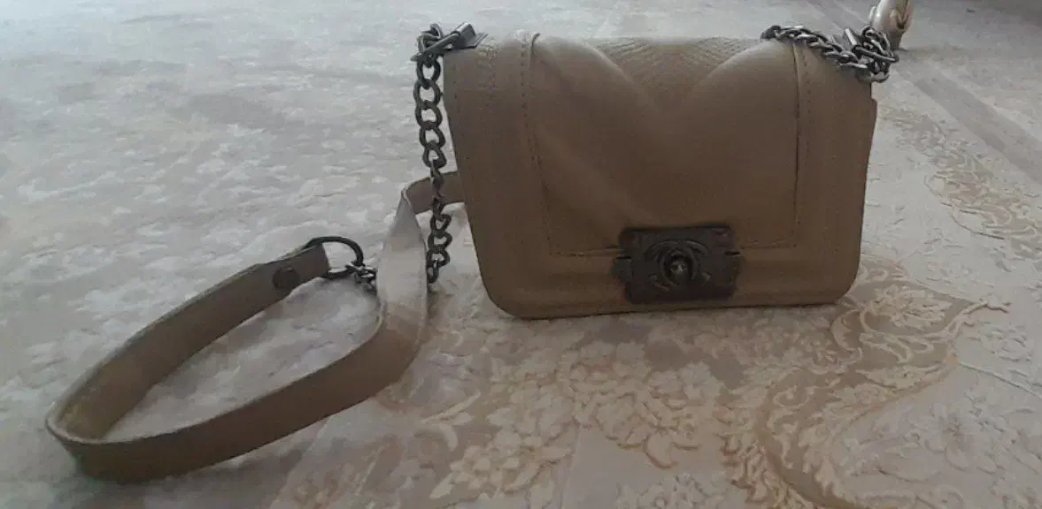 تعدادی کیف|کیف، کفش، کمربند|همدان, |دیوار