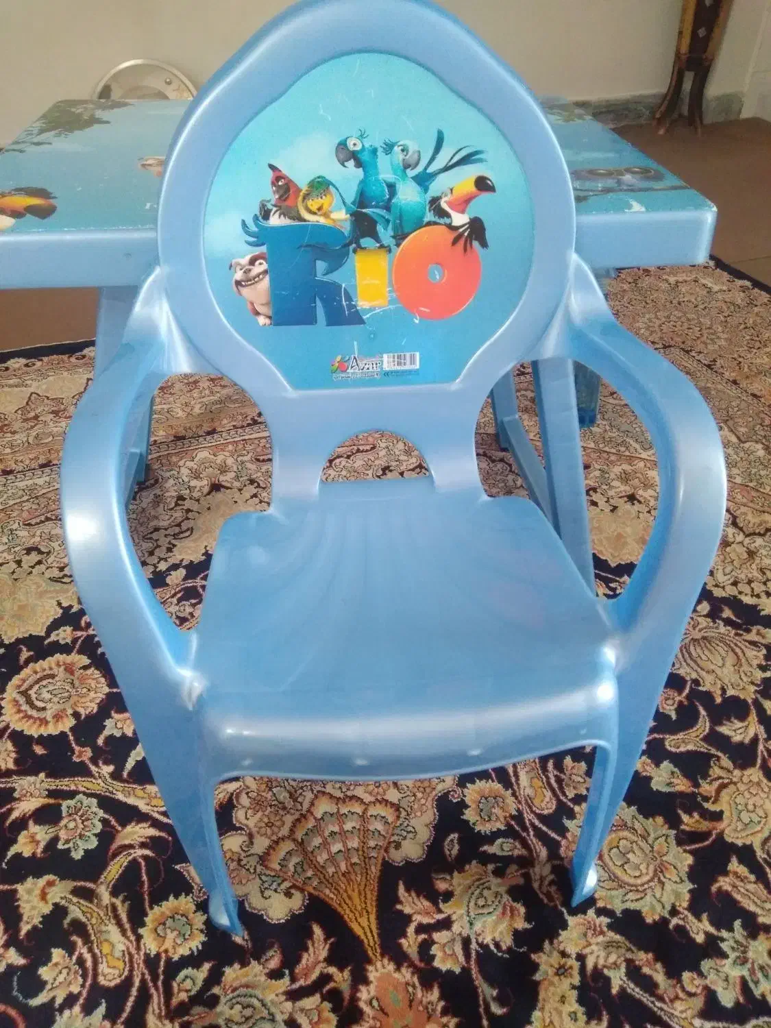 میز و صندلی|تخت و صندلی بچه|صحنه, |دیوار