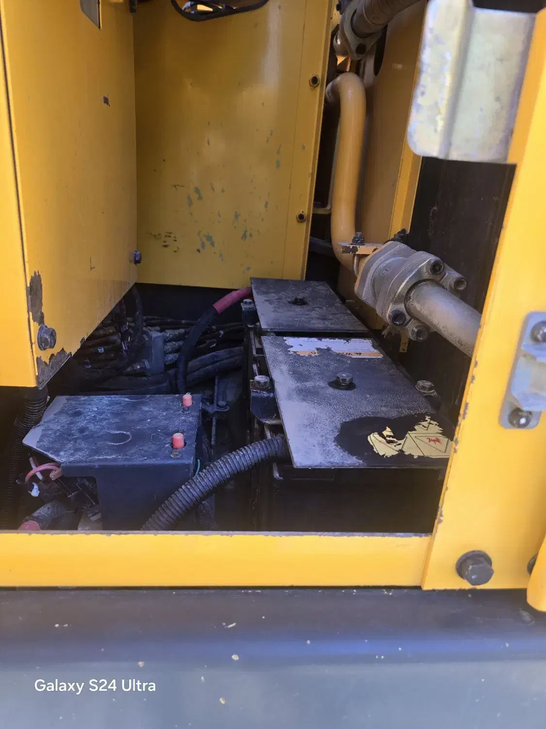 بیل مکانیکی|خودرو سنگین|ری, شهادت|دیوار