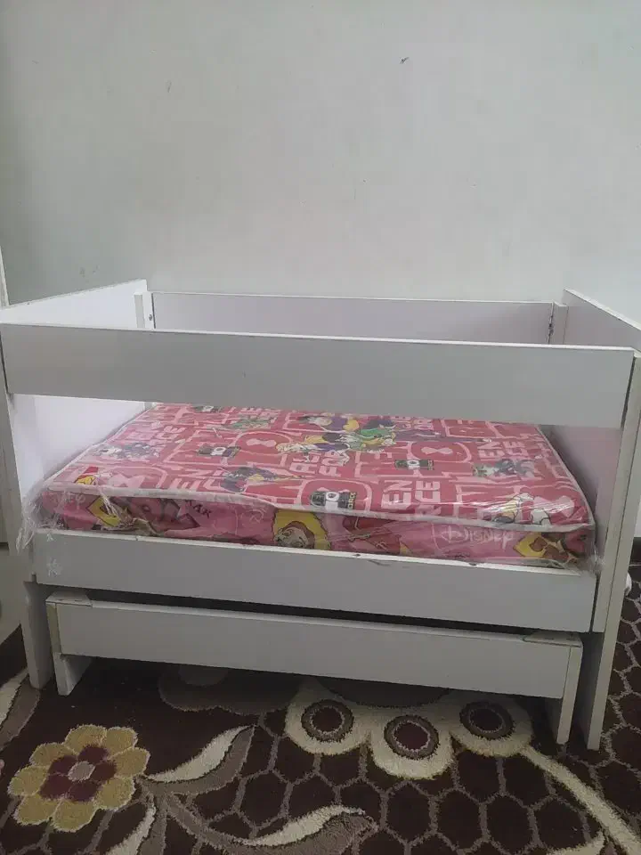 تخت کودک|تخت و صندلی بچه|قم, انسجام|دیوار