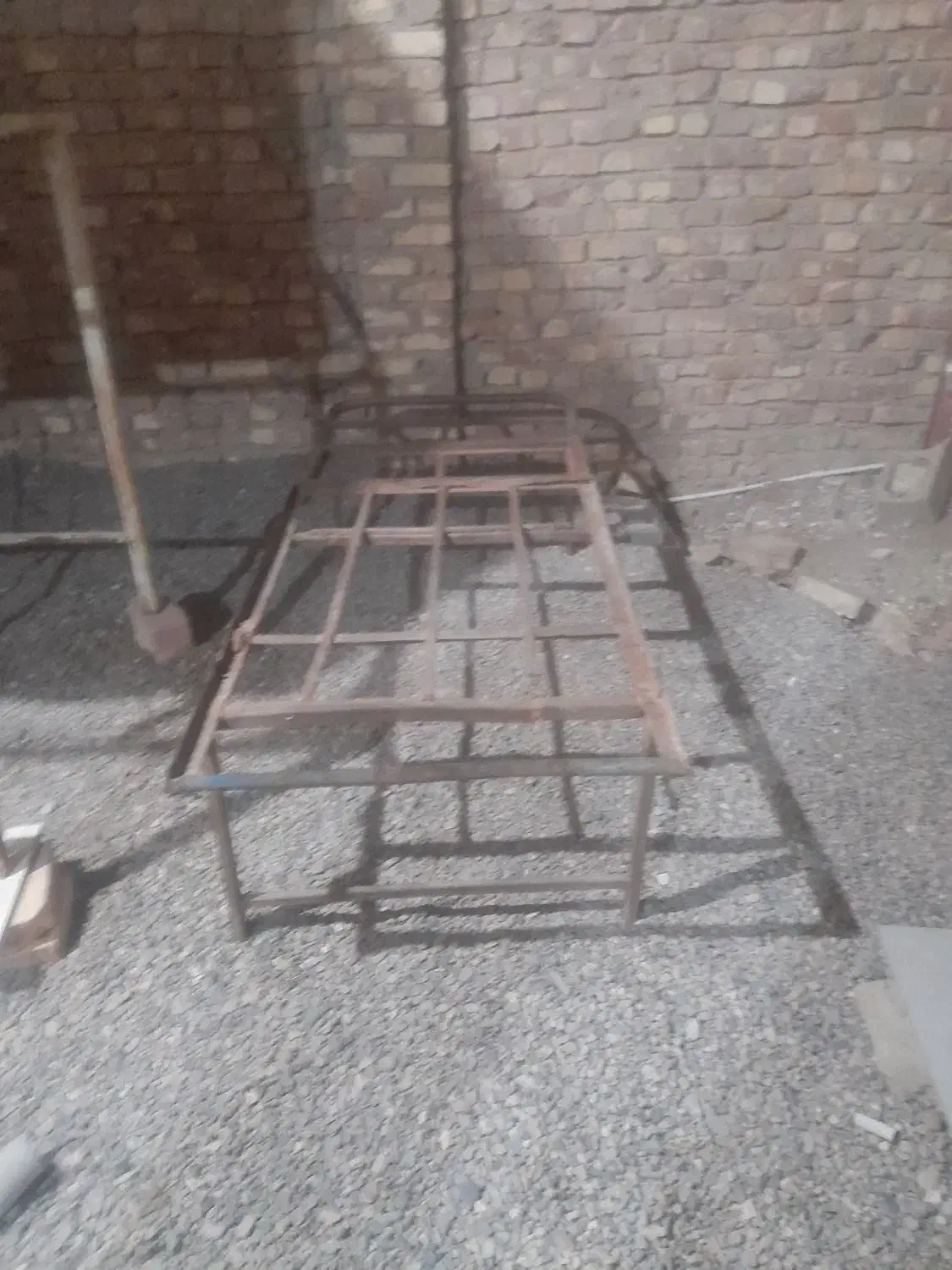 تخت آهنی|تشک تختخواب|زابل, |دیوار