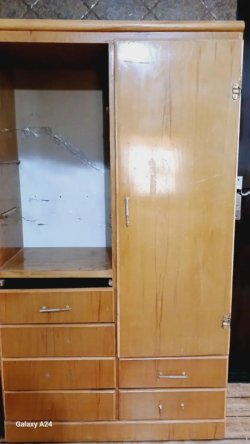 کمد چوبی ویترین فلزی تمام شیشه|کتابخانه، شلف، قفسه‌های دیواری|کهنوج, |دیوار