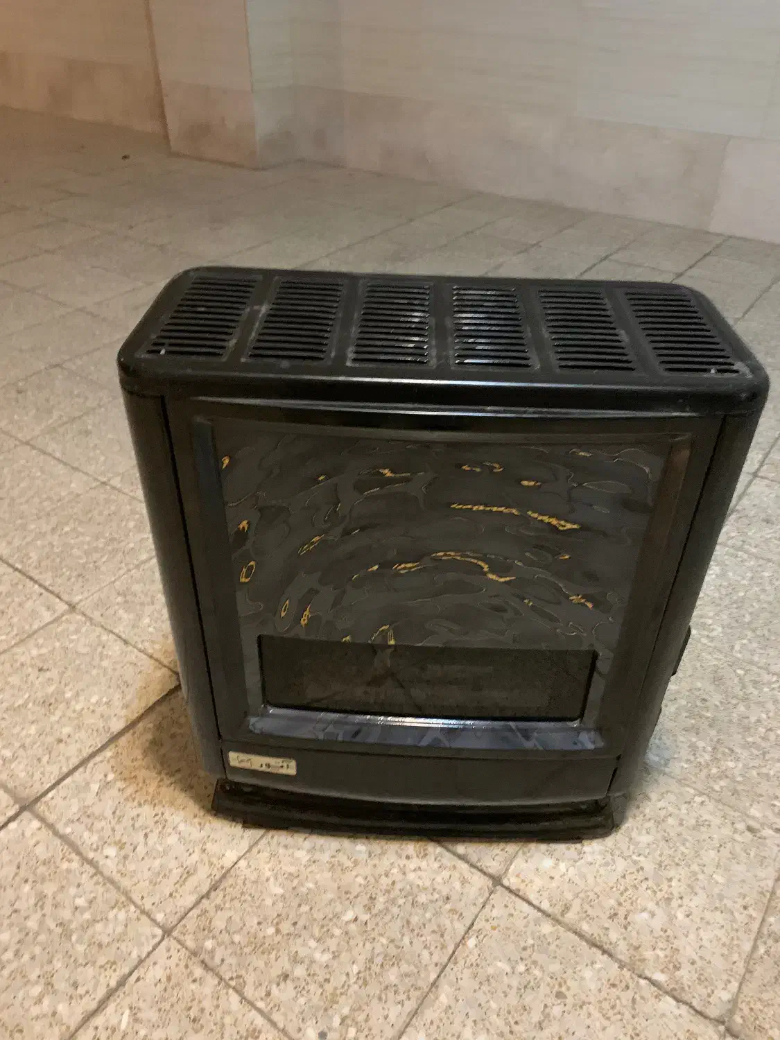 یک عدد بخاری|بخاری، هیتر، شومینه|نشتارود, |دیوار