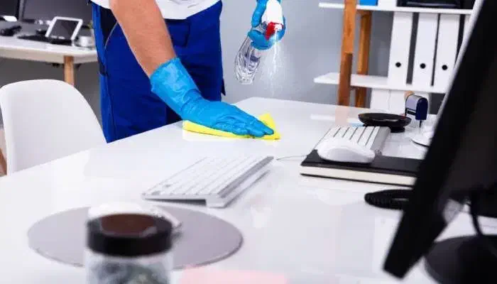 استخدام نیرو جهت امور نظافت یک دفتر اداری|استخدام سرایداری و نظافت|تهران, بلوار کشاورز|دیوار