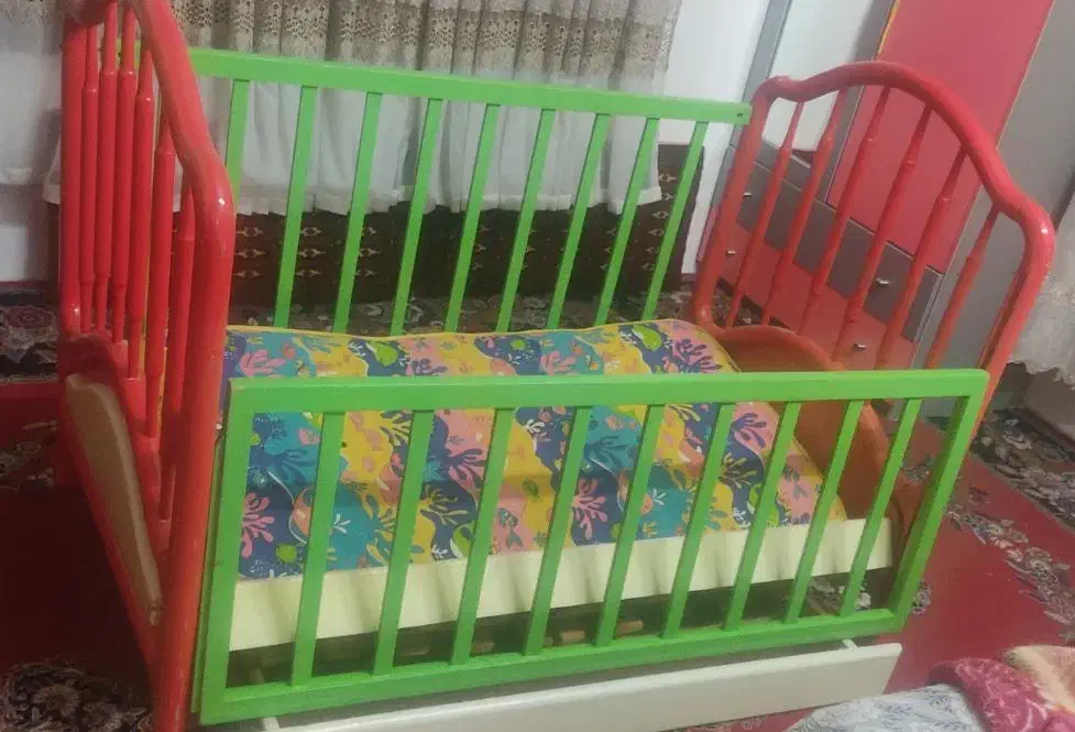 تحت کودک سه چرخه و وسایل کودک|تخت و صندلی بچه|بجنورد, |دیوار