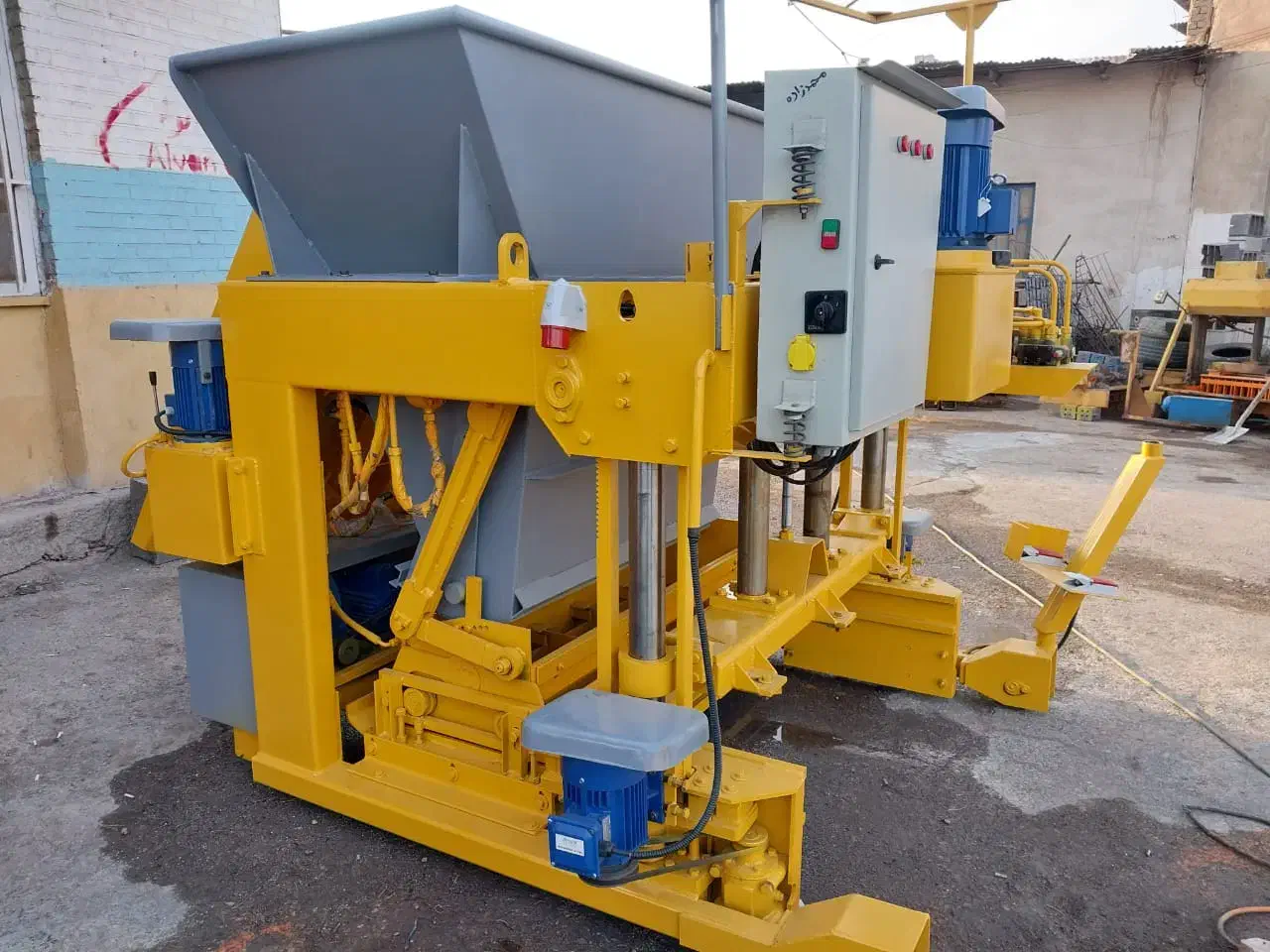 بلوک‌ بامقاومت ۲/۵ مگاپاسکال بلوک زن بلوکزن|ماشین‌آلات صنعتی|اصفهان, پروین|دیوار