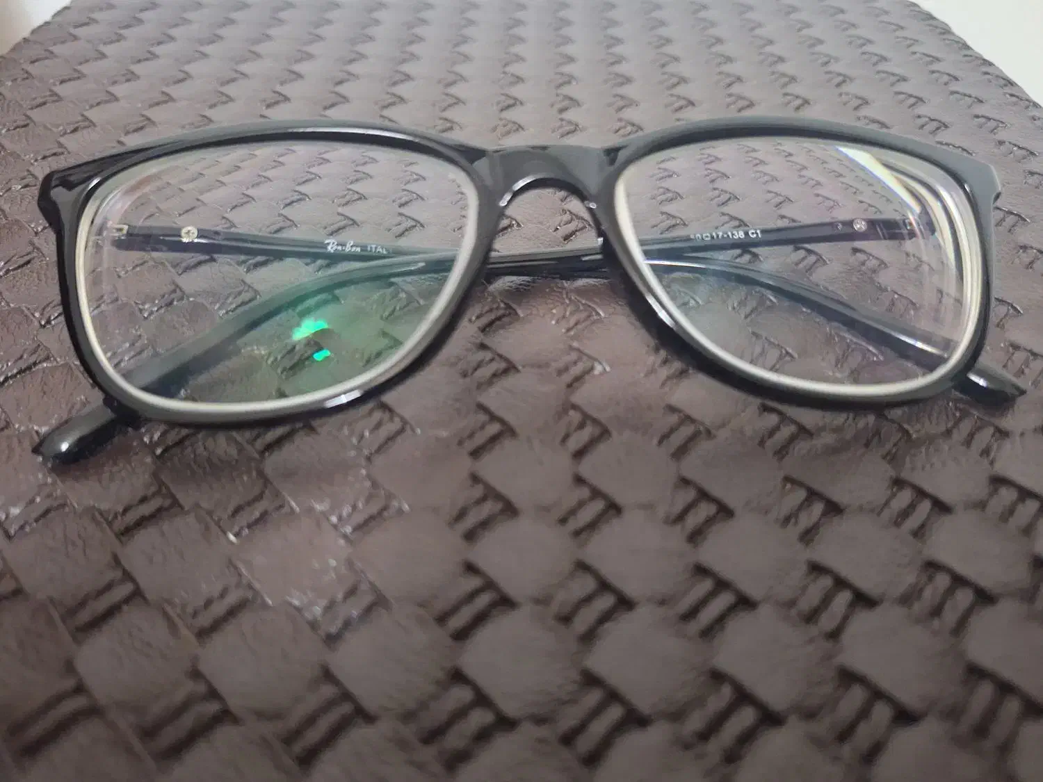 عینک طبی|زیورآلات و اکسسوری|رشت, گلزاران|دیوار