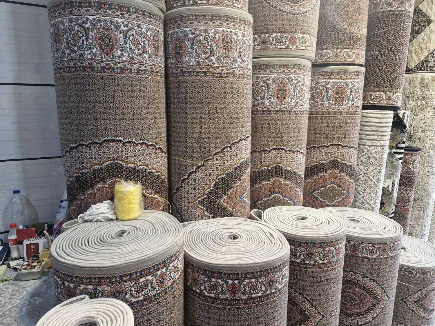 کنار فرش ریزه ماهی اصل ۷۰۰شانه|فرش|اردبیل, |دیوار