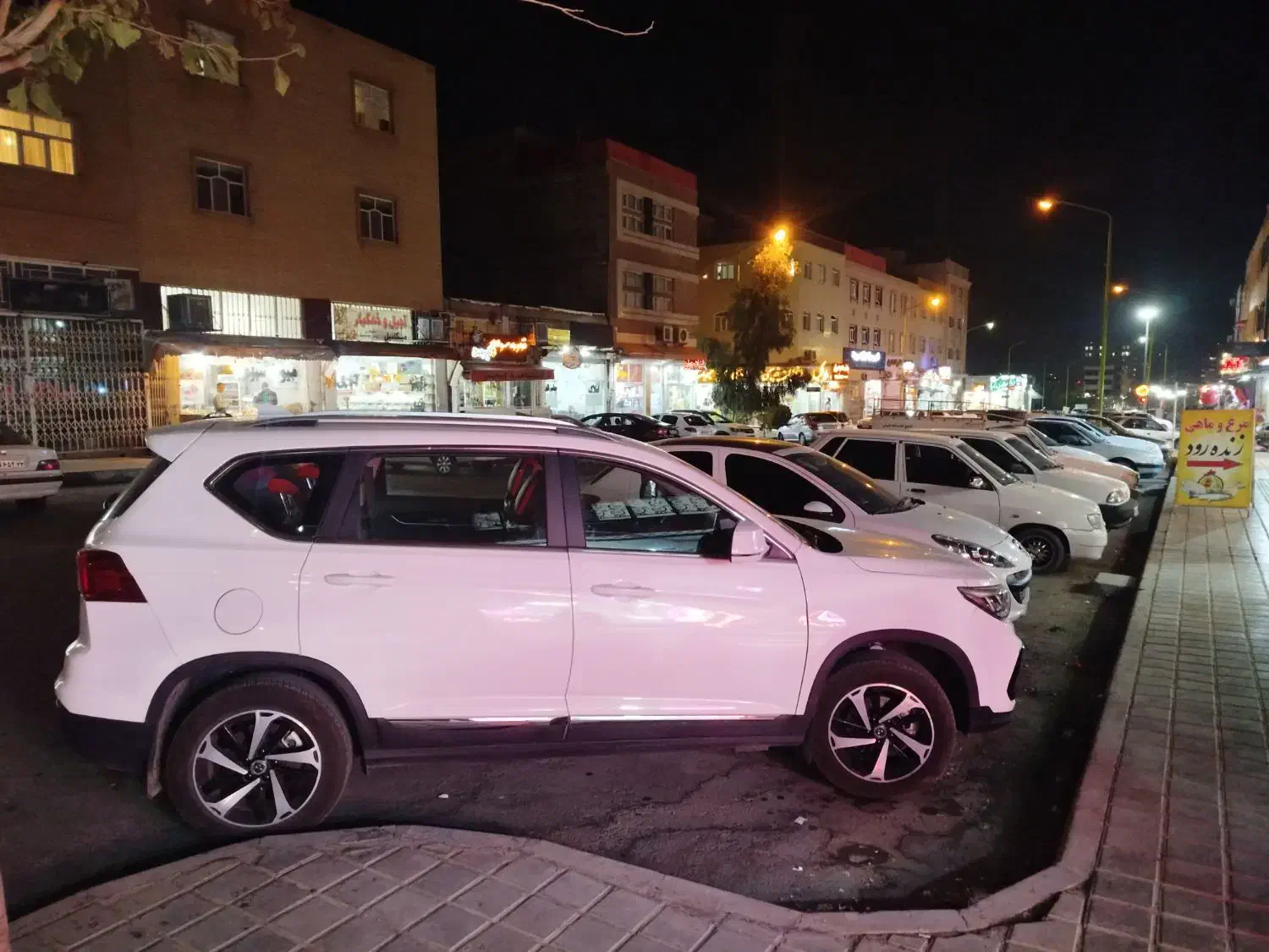 اجاره مغازه ۵۰ متری در ب۴|اجارهٔ مغازه و غرفه|فولادشهر, B4|دیوار