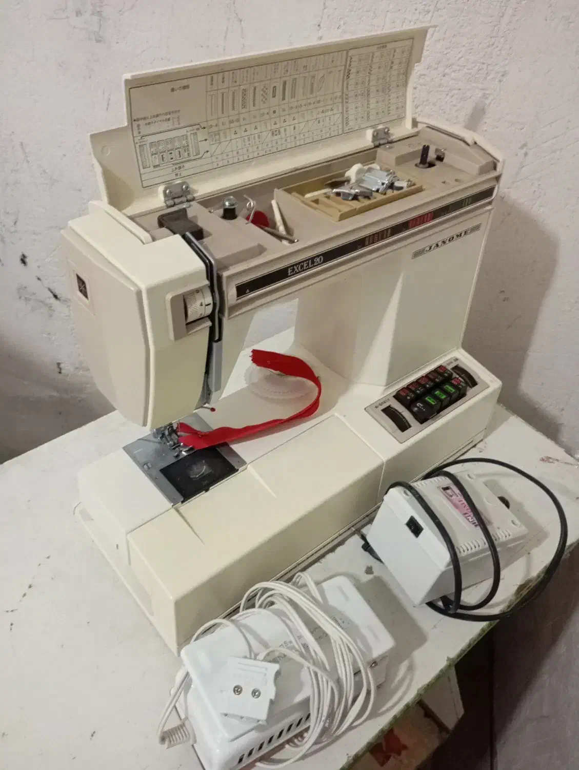 چرخ ژانومه|چرخ خیاطی و ریسندگی|باشت, |دیوار