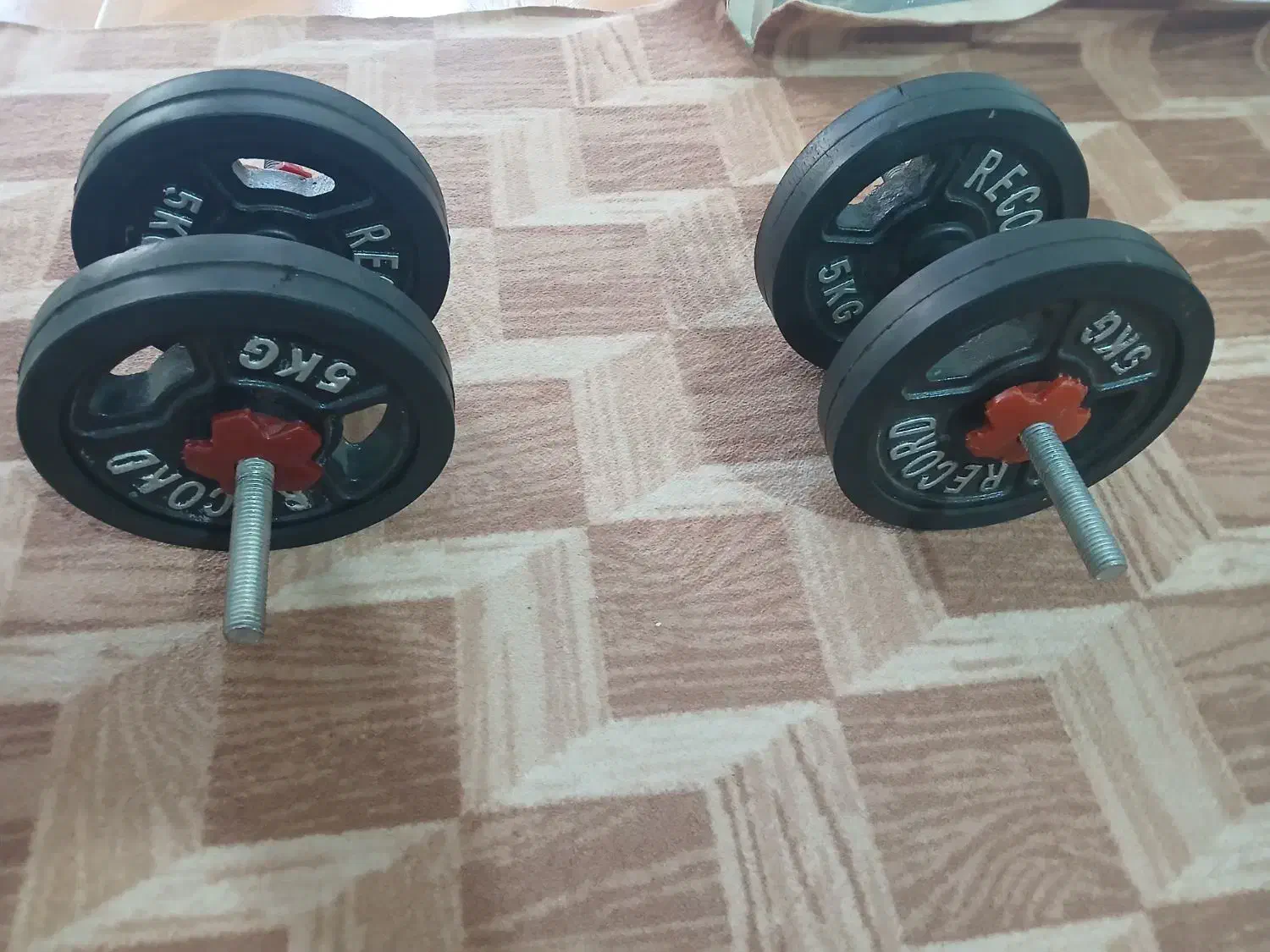 دوعدد دمبل ۱۰ کیلویی مجموعا ۲۰ کیلو مارک رکورد نوو|تجهیزات ورزشی|هشتگرد, هشتگرد قدیم|دیوار