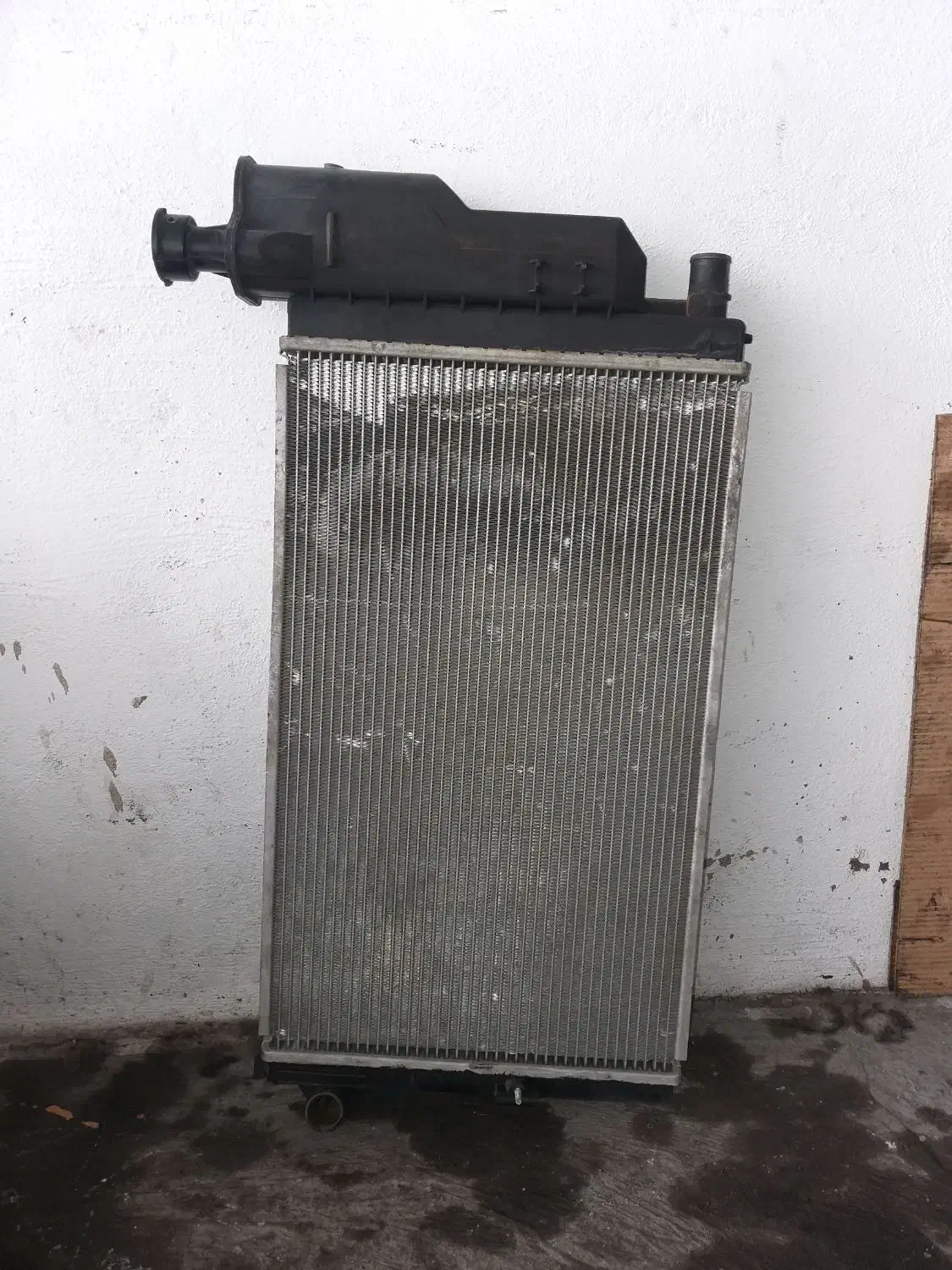 رادیاتور آب دنا و سمند ملی|قطعات یدکی و لوازم جانبی|رشت, آتشگاه|دیوار