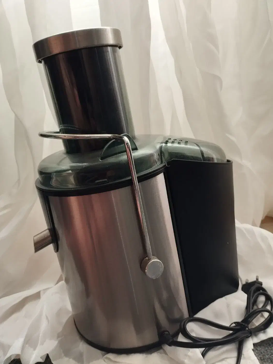 آبمیوه گیری مخزن دار|آبمیوه‌گیر و آب‌مرکبات‌گیر|تهران, صادقیه|دیوار