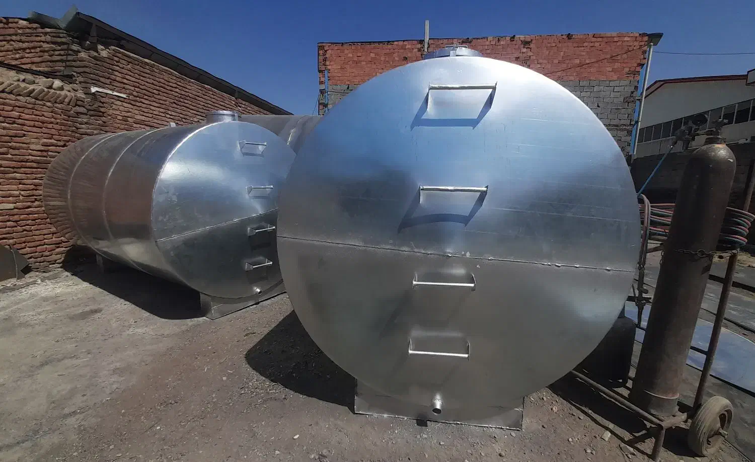 تانکر آب . مخزن آب . مخزن گازویئل|خدمات پیشه و مهارت|خسروشاه, |دیوار