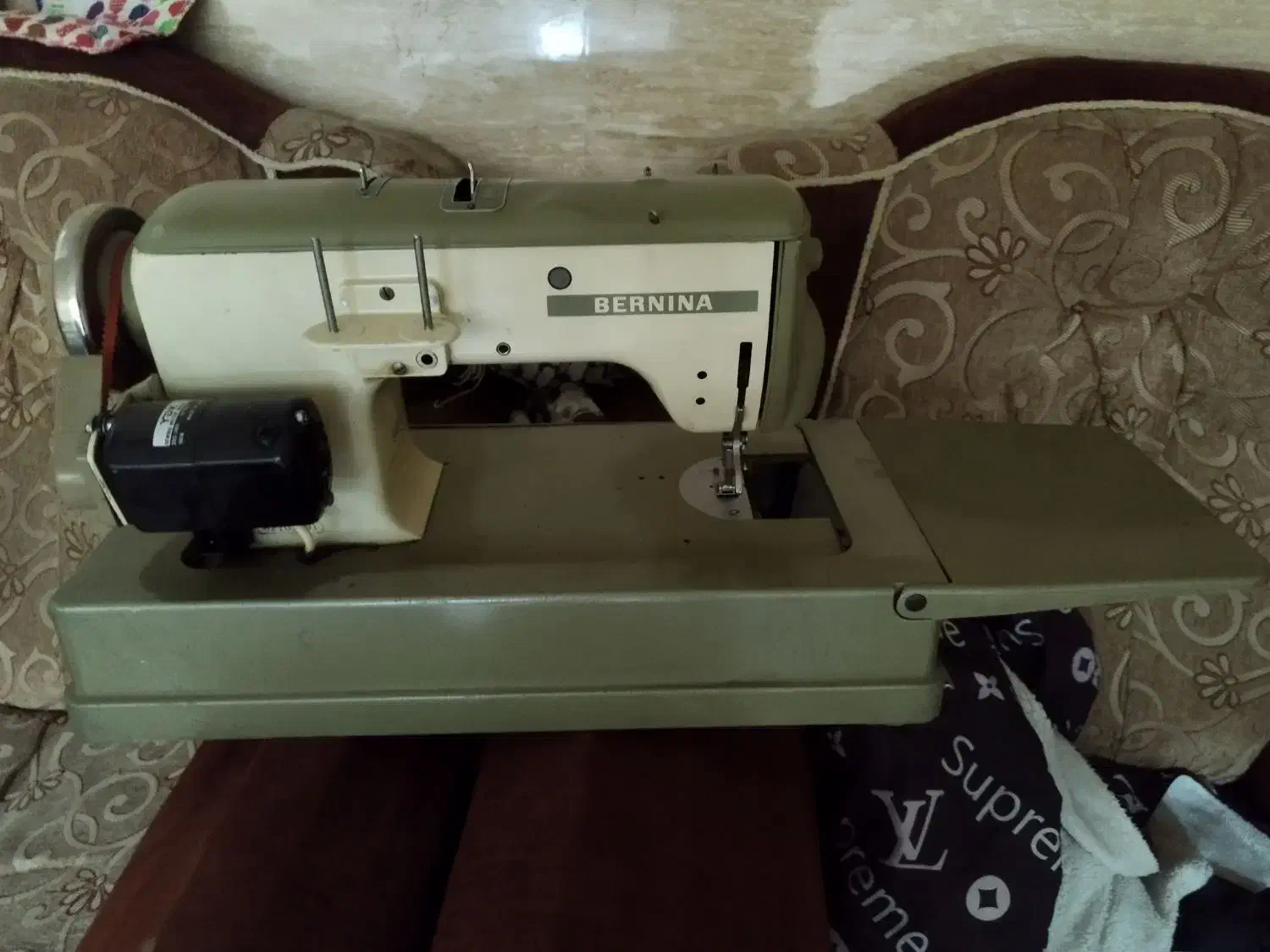 چرخ خیاطی|چرخ خیاطی و ریسندگی|شال, |دیوار