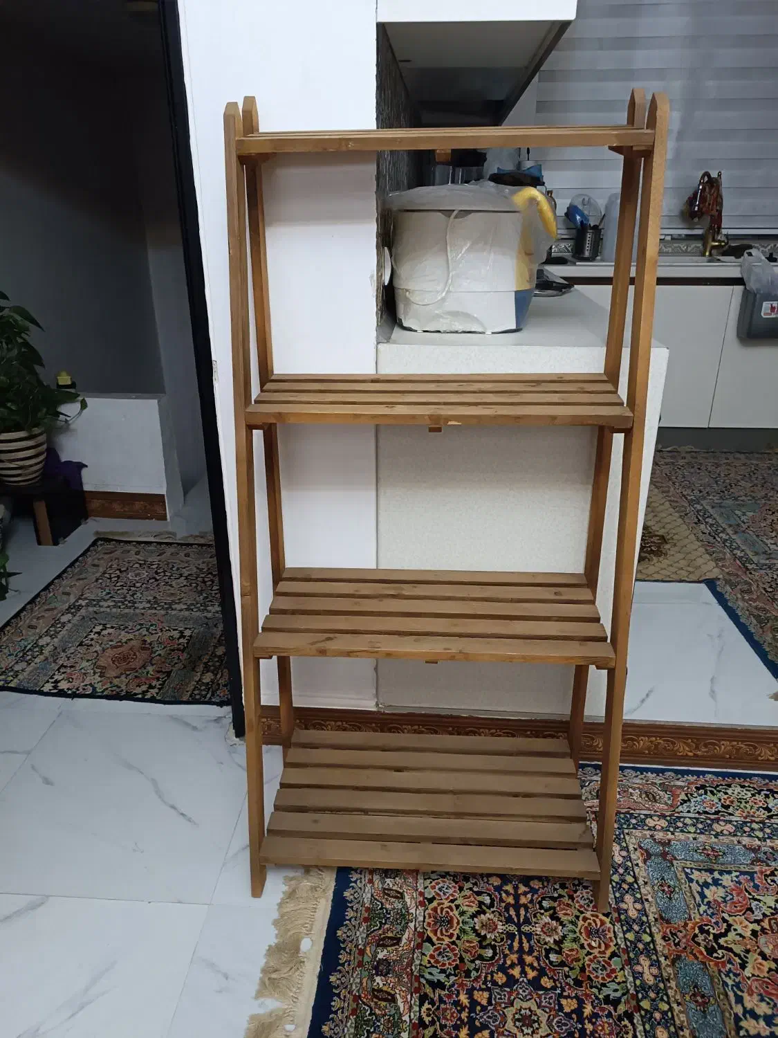 استند گل گلدان|گل و گیاه طبیعی|رباط‌کریم, رباط‌کریم|دیوار