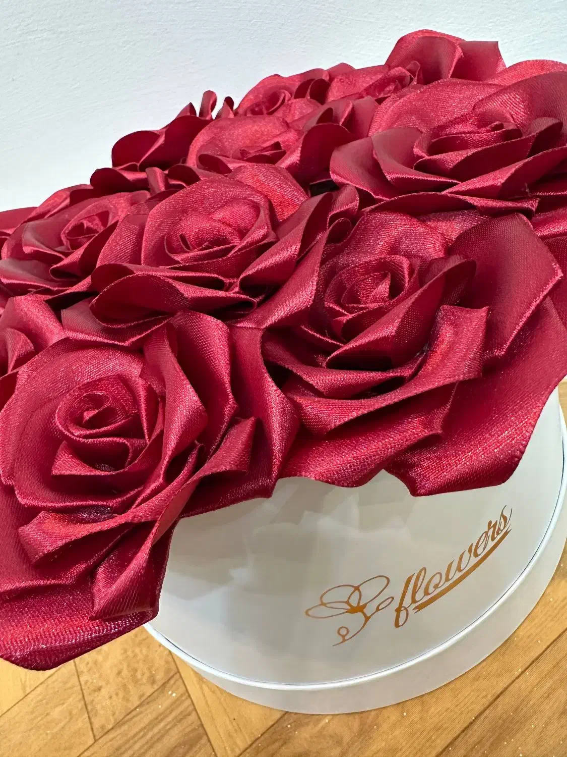 باکس گل 12شاخه زرشکی|گل مصنوعی|ایلام, |دیوار