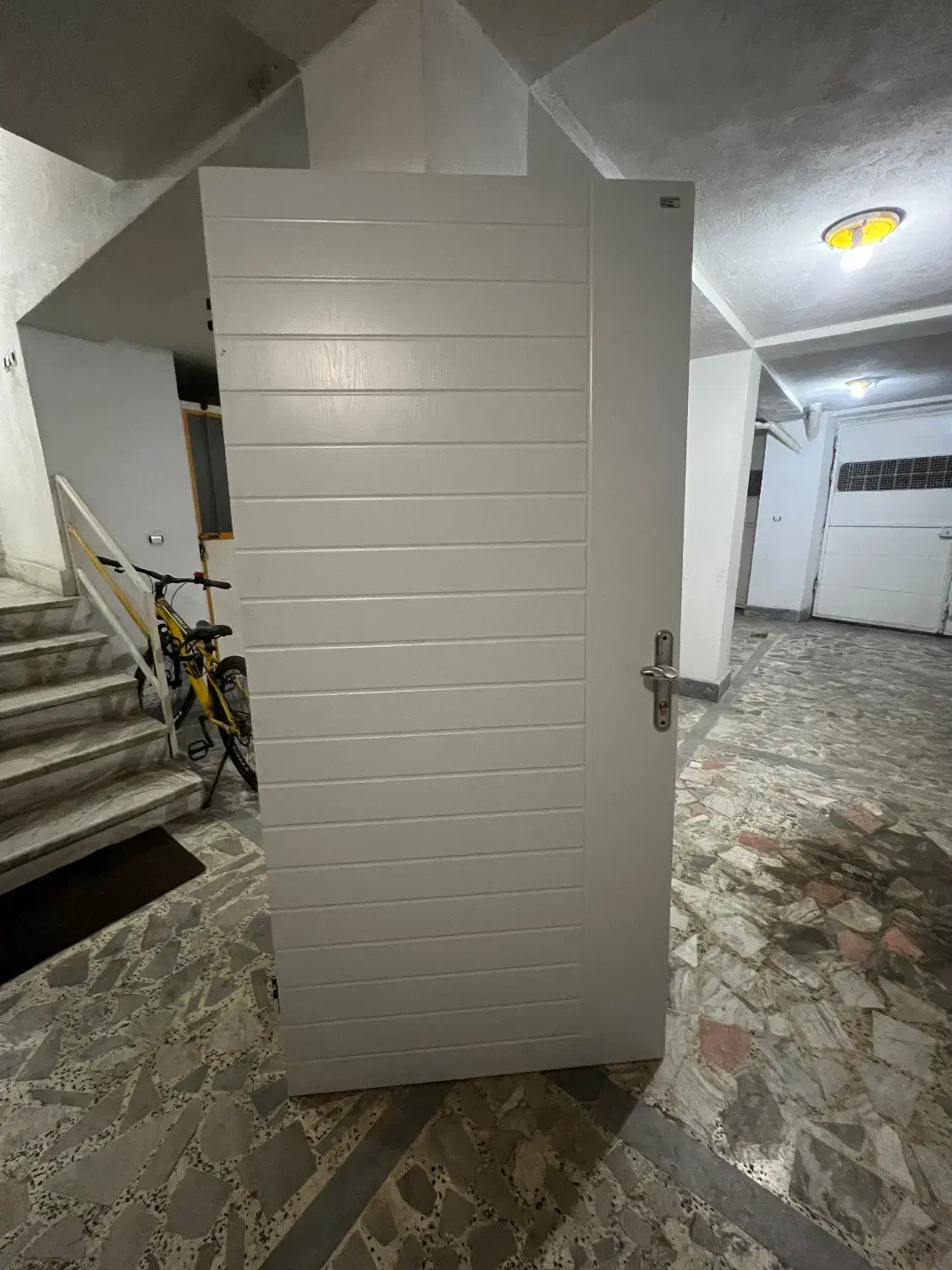 درب ورودی واحد نو|مصالح و تجهیزات ساختمان|رشت, شهرک آیت الله منتظری|دیوار