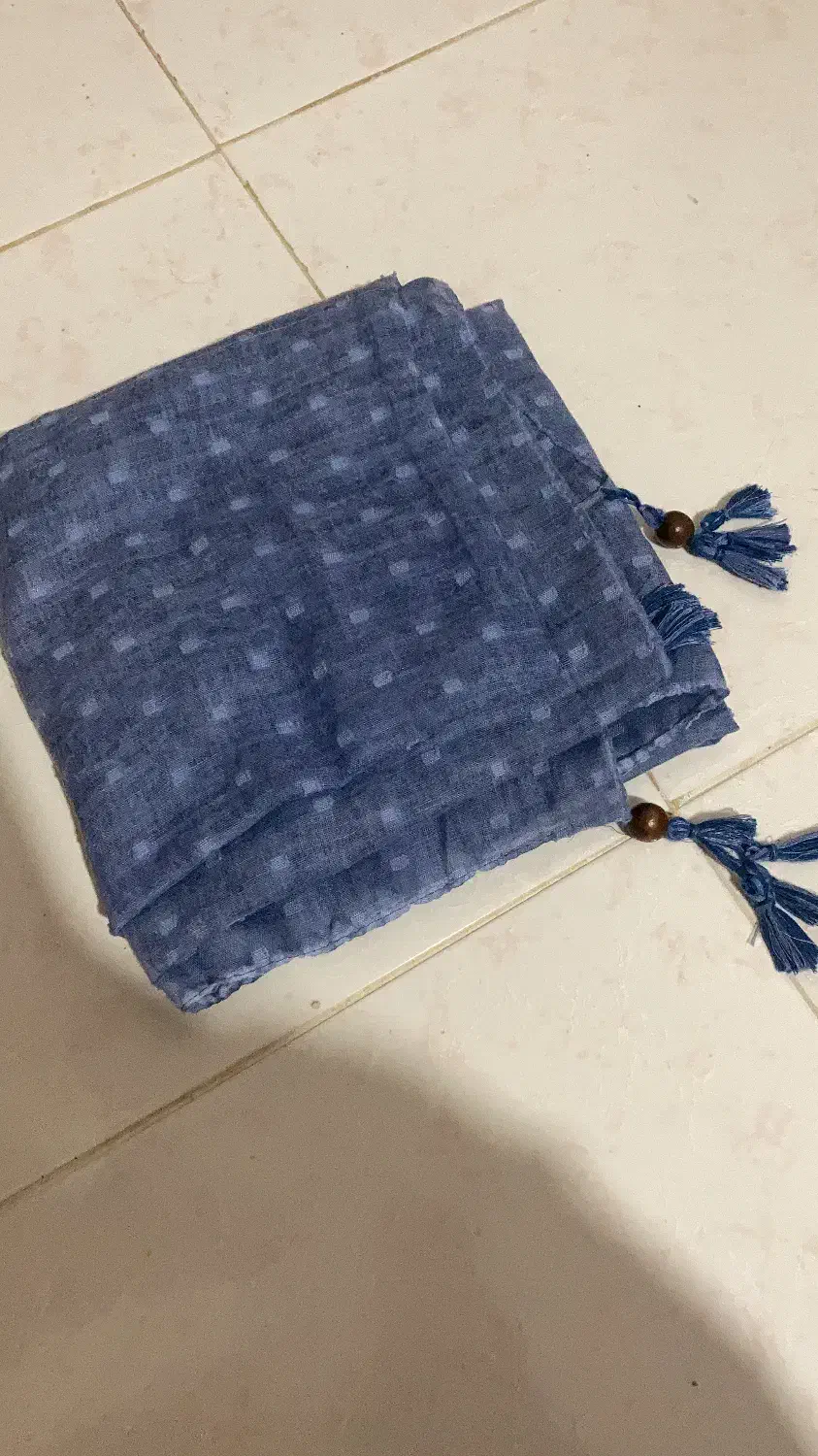 کت و تعدادی شال|لباس|گرگان, |دیوار