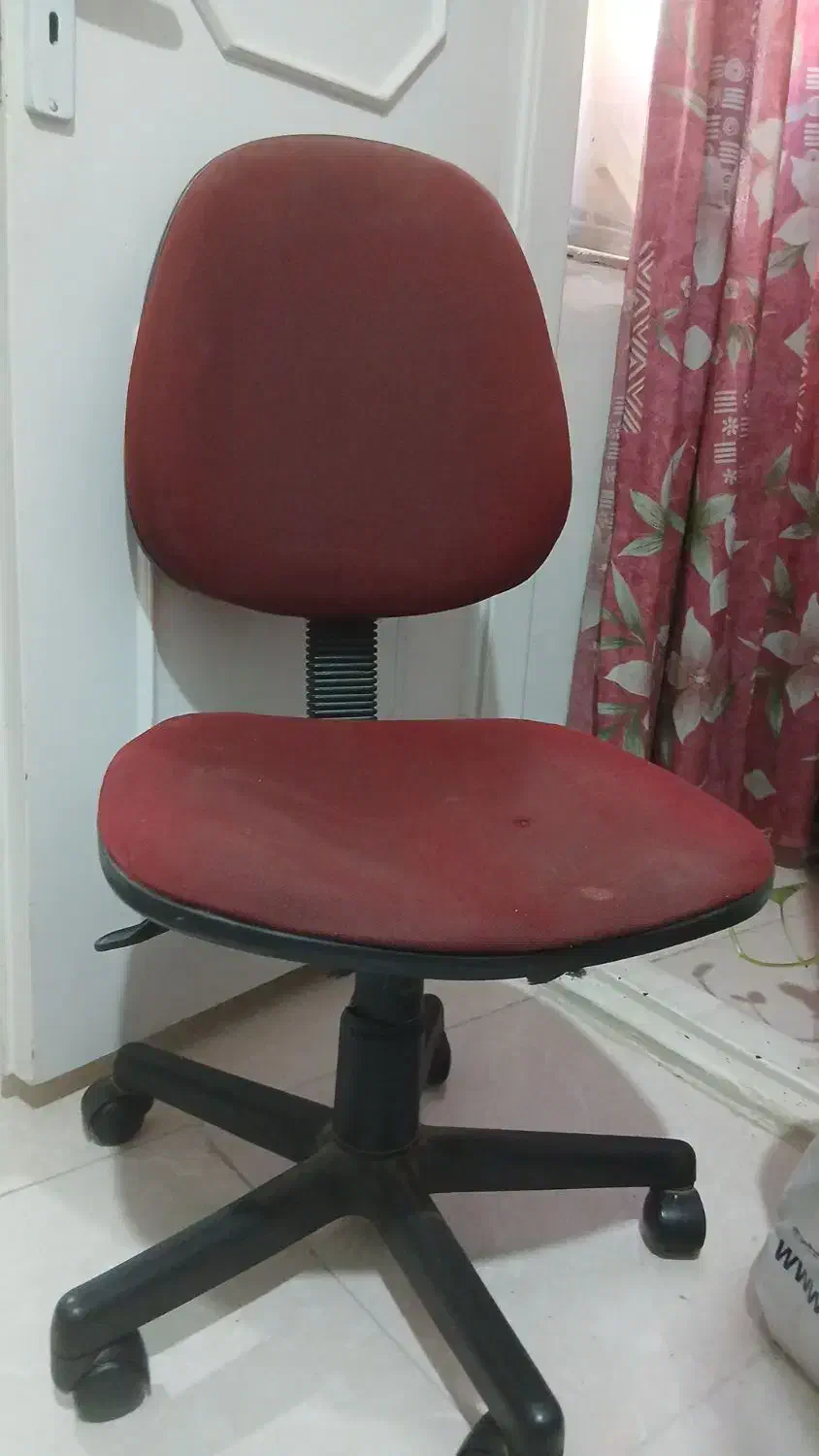 صندلی اداری|صندلی و نیمکت|چهارباغ, |دیوار