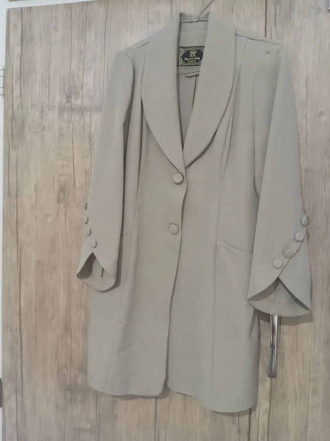 مانتو کتی مجلسی نونو|لباس|ری, بی‌بی شهر بانو|دیوار