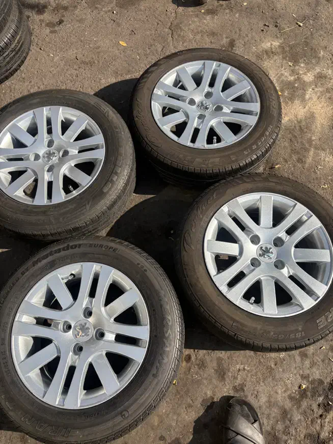 رینگ اسپورت صلیبی نو سایز ۱۵ با لاستیک|قطعات یدکی و لوازم جانبی|تبریز, |دیوار