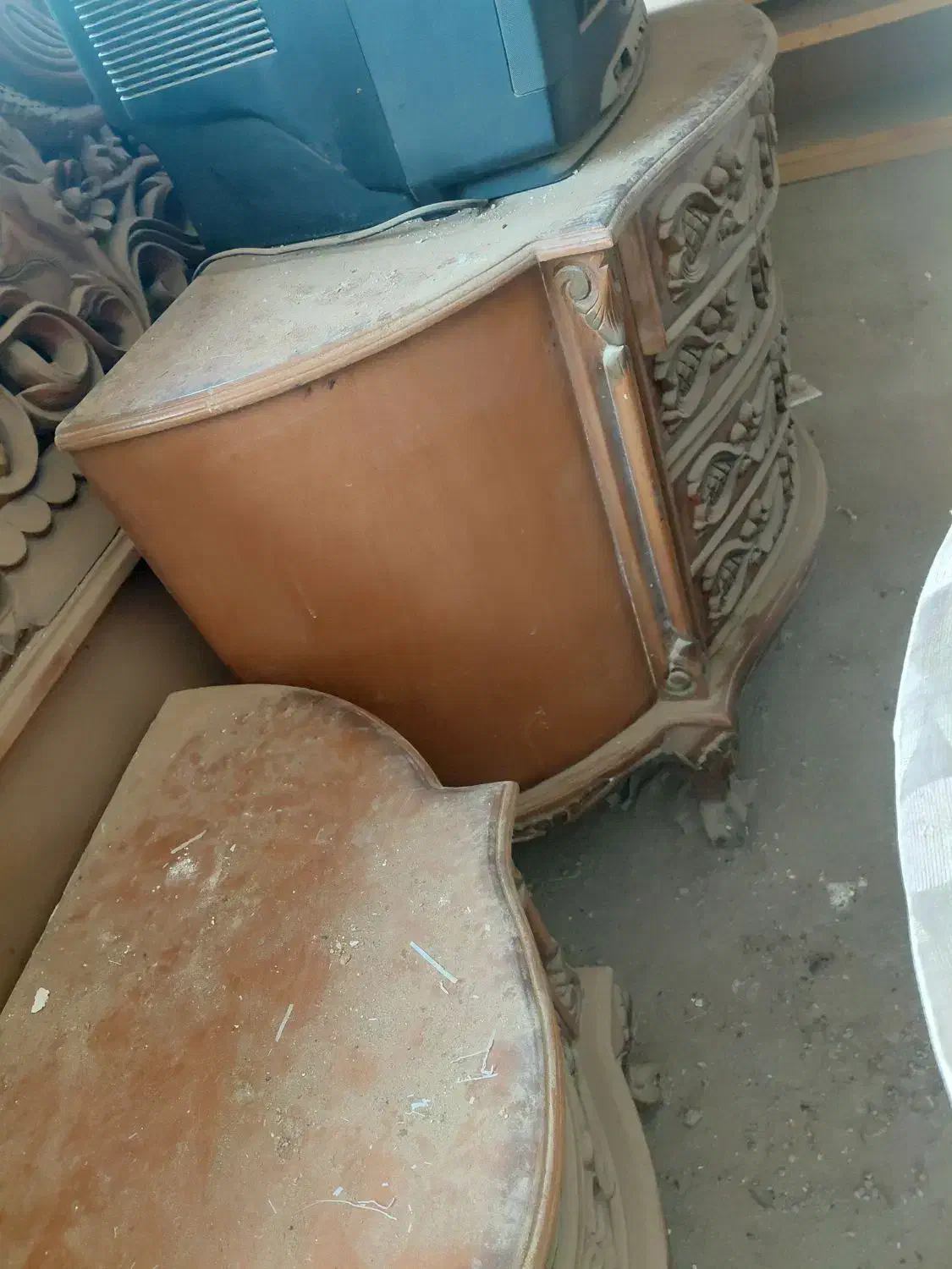 تخت قدیمی دو نفره تمام چوب کار دست|تخت و سرویس خواب|کاشان, فاز ۲ ناجی آباد|دیوار