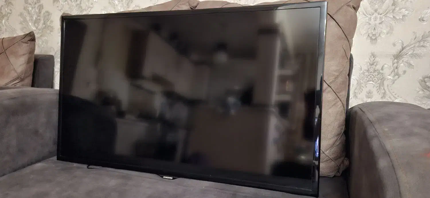 تلویزیون ۴۲ اینچ ال ای دی سامسونگ کره.|تلویزیون و پروژکتور|ابهر, |دیوار