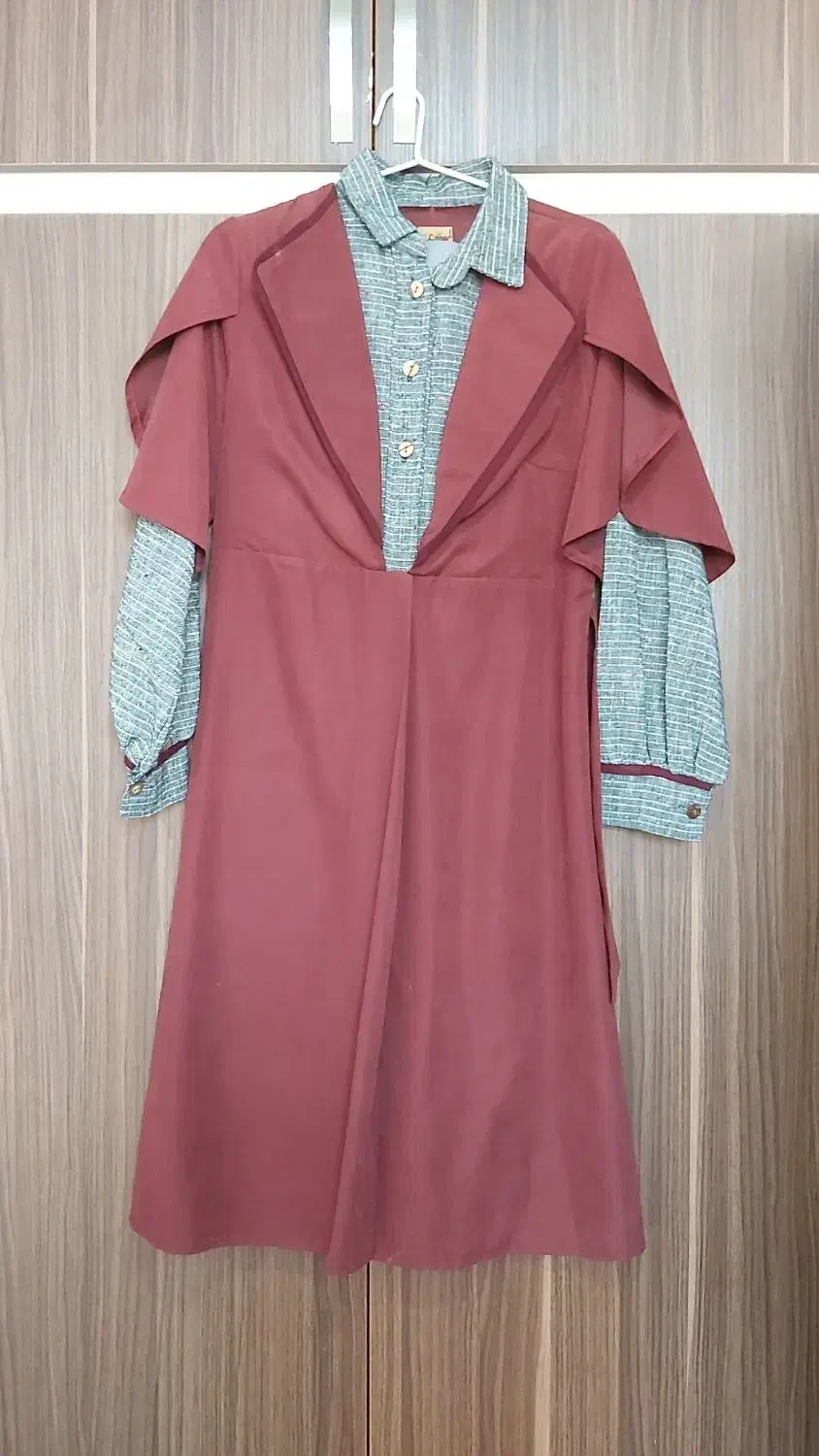 مانتو|لباس|اصفهان, باغ دریاچه|دیوار