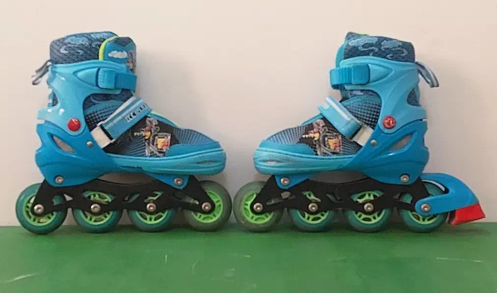 کفش اسکیت|دوچرخه، اسکیت، اسکوتر|کیش, |دیوار