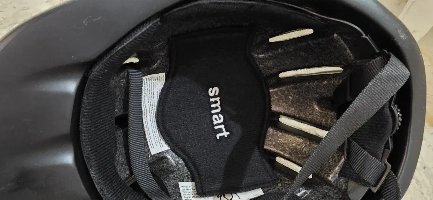 کلاه المانی وشلاق چرم کودک|اسب و تجهیزات اسب‌سواری|تهران, گلستان (شهرک راه آهن)|دیوار