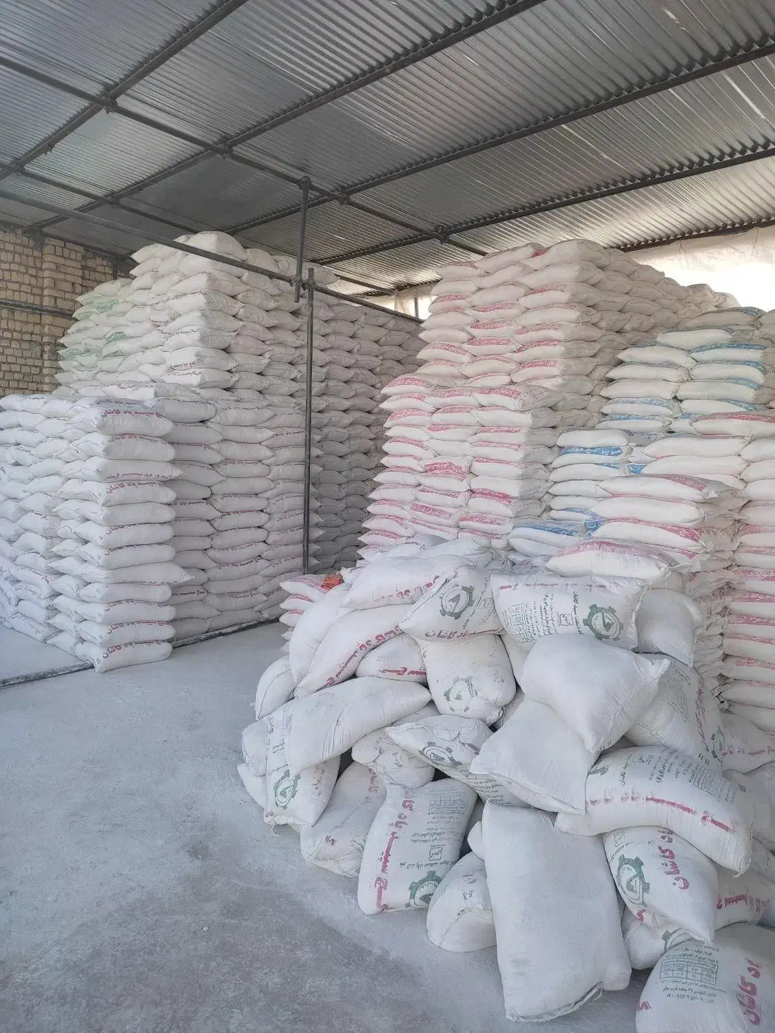 مصالح، سیمان آجر ماسه بلوک گچ پوکه آهک پودر|مصالح و تجهیزات ساختمان|کاشان, شهرک امیرالمومنین|دیوار