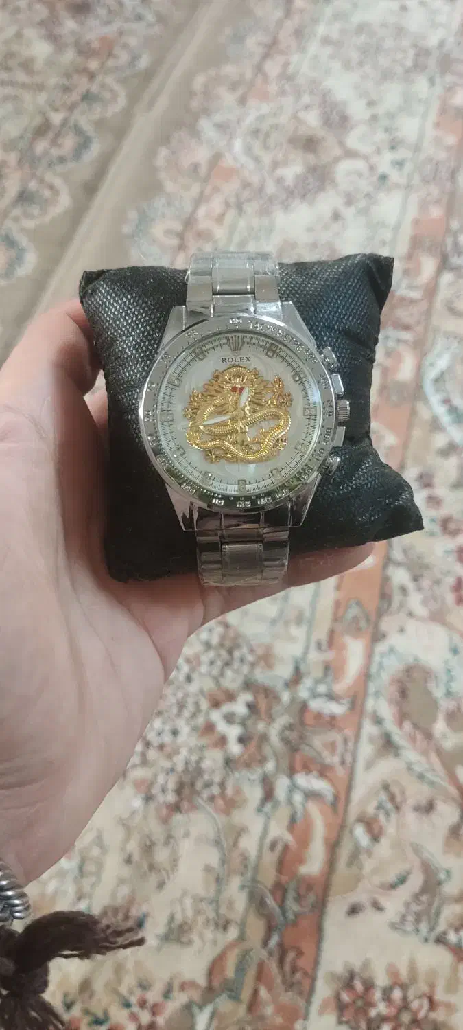 ساعت رلکس|ساعت|رباطکریم, رباطکریم|دیوار