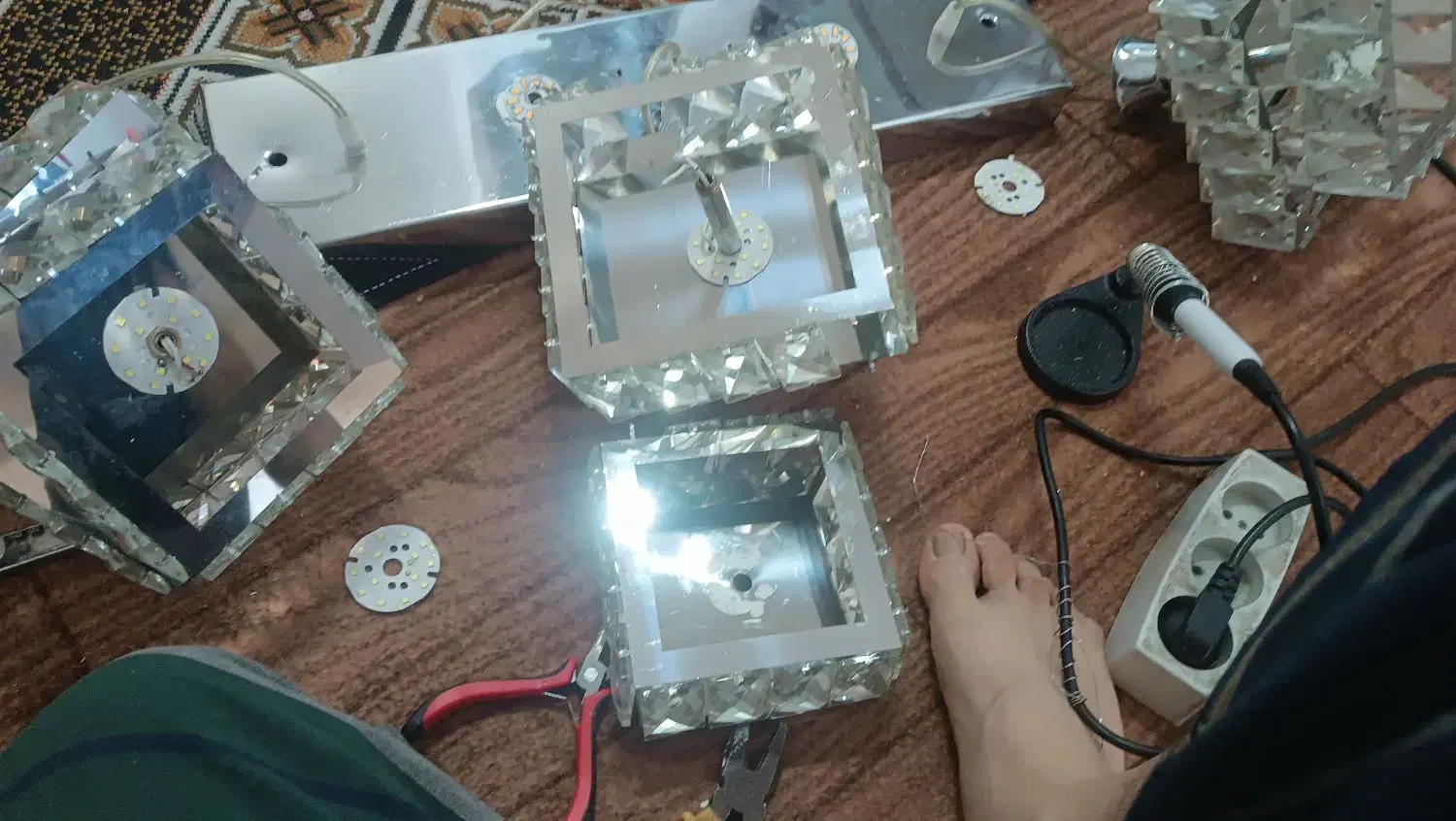 نصب انواع لوستر های برنزی خارجی و تعمیر|خدمات پیشه و مهارت|زنجان, |دیوار