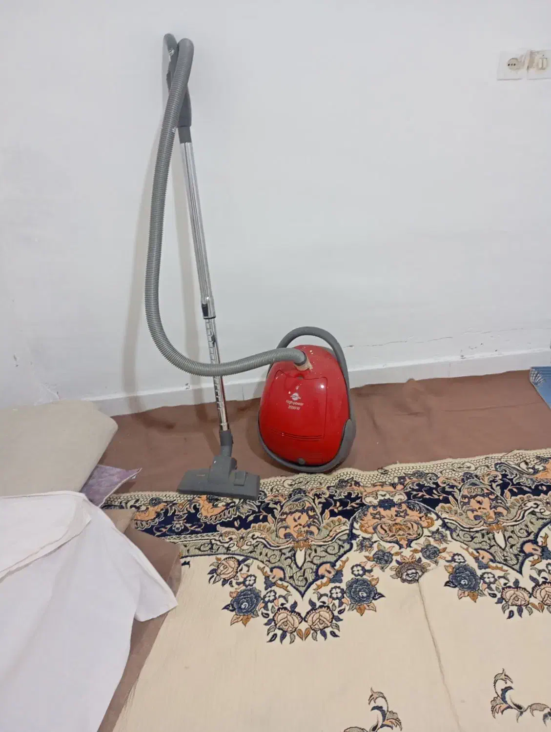 جارو برقی سالم بدون خش موتور نو نو مکش قوی|جاروبرقی، جارو شارژی، بخارشو|طبس, |دیوار