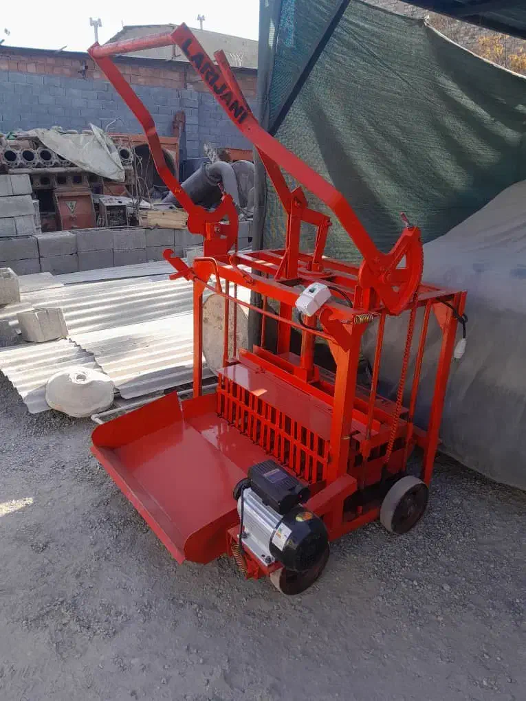 فروش فوری دستگاه بلوک زن ۸قالبه نو(سفارشی)|ماشین‌آلات صنعتی|کرمان, |دیوار