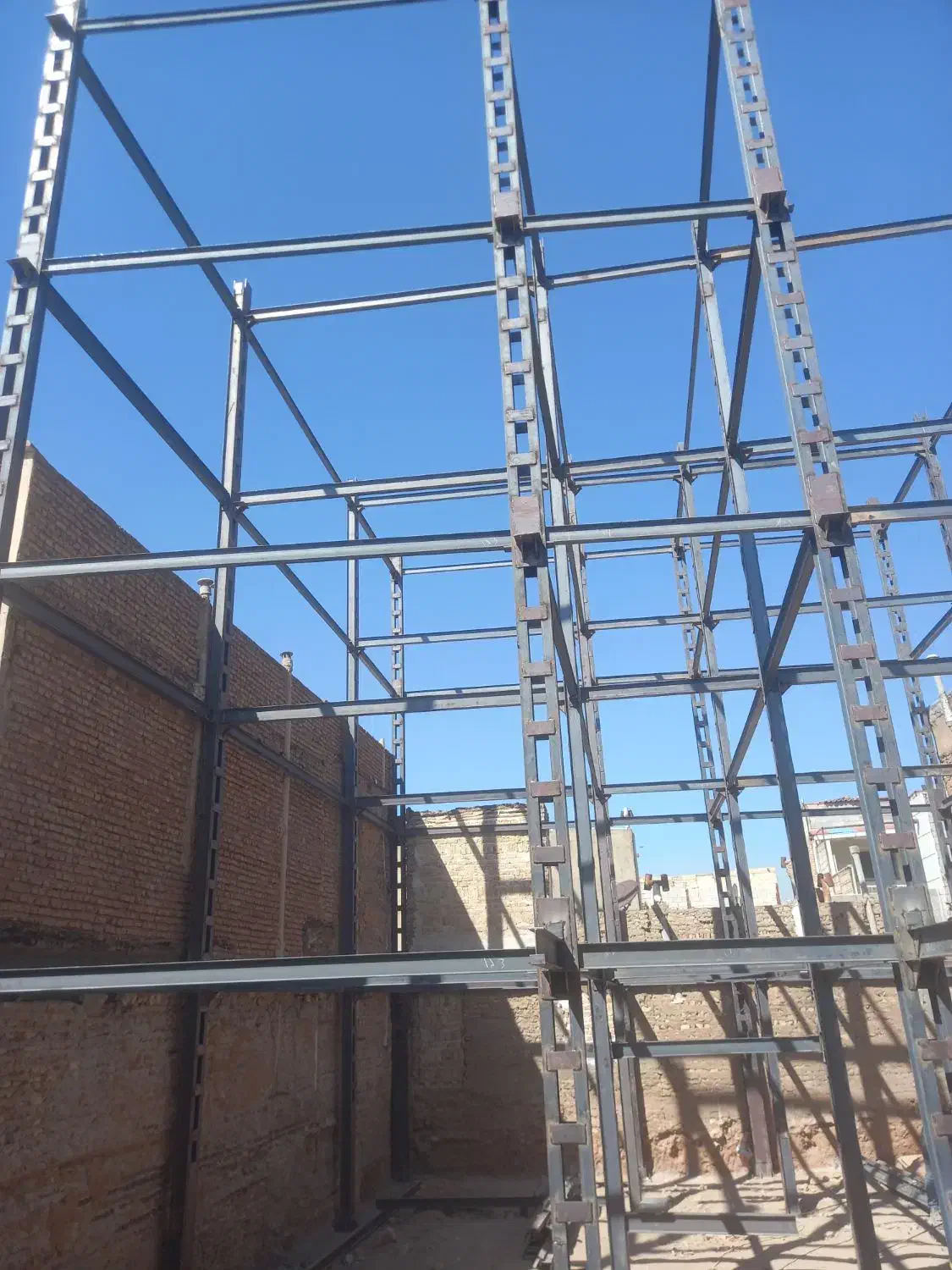 خدمات جوشکاری اسکلت فلزی|خدمات پیشه و مهارت|تبریز, |دیوار