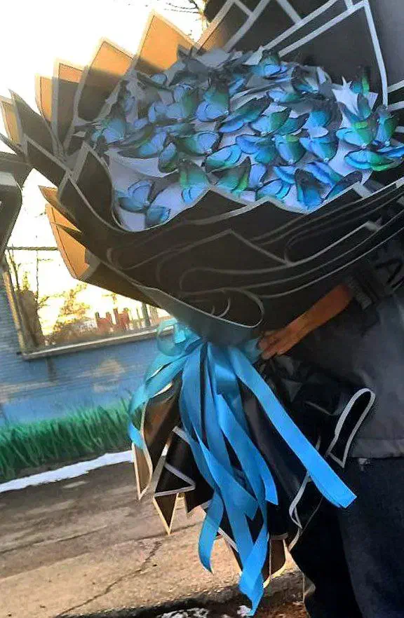 دسته گل پروانه (هدیه)|گل مصنوعی|شیروان (خراسان), |دیوار