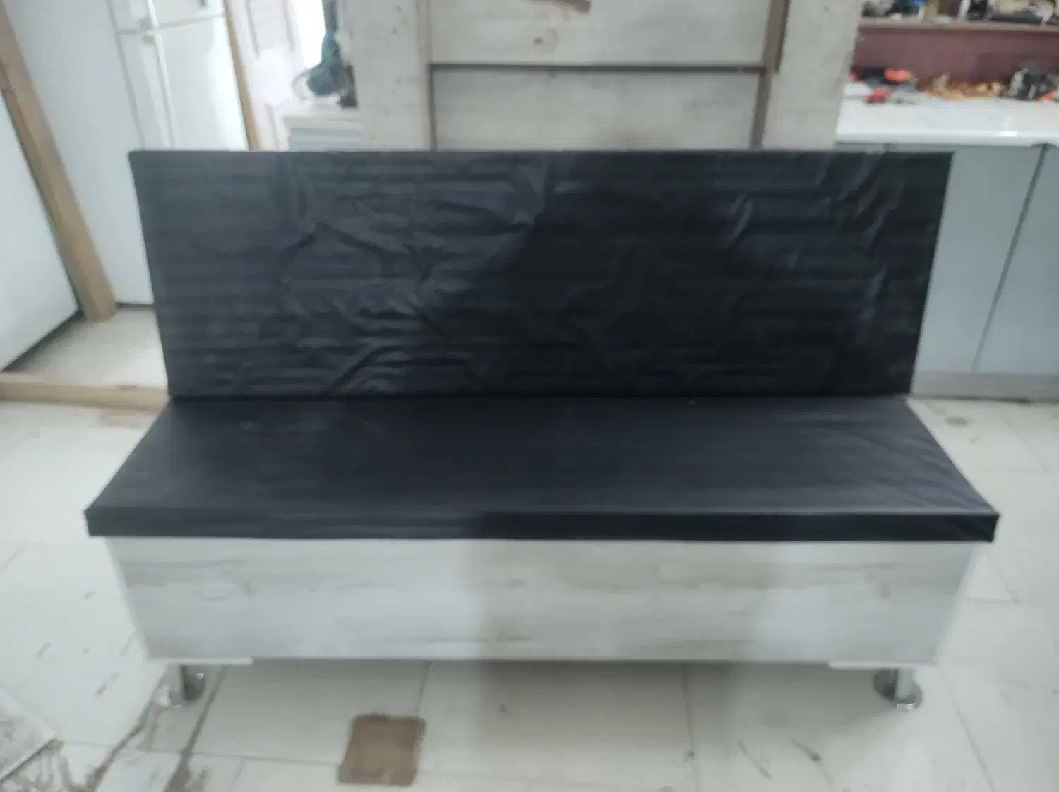 نیمکت مخصوص سالن زیبایی وغیره|آرایشگاه و سالن‌های زیبایی|نسیم‌شهر, |دیوار