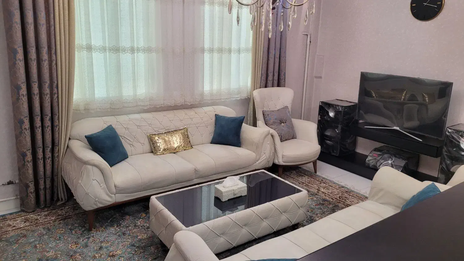 مبل راحتی ۸ نفره همراه یک پاف (جلومبلی)|مبلمان خانگی و میز عسلی|اسلامشهر, مطهری|دیوار