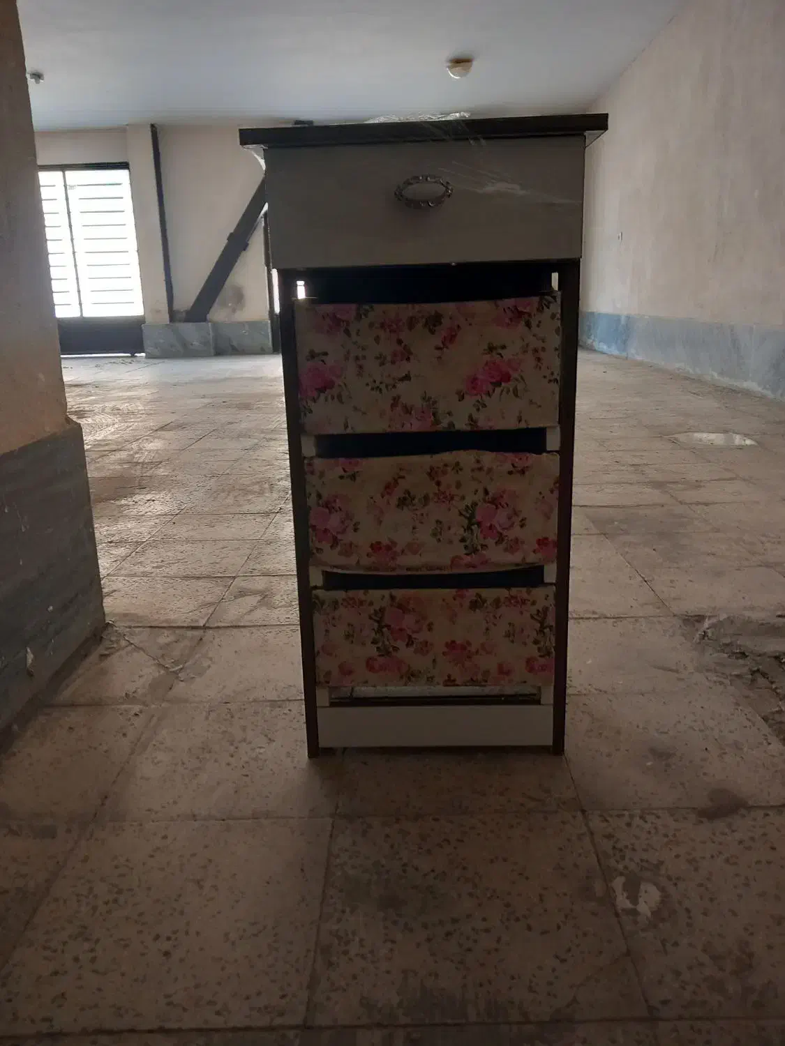 تعدادی لوازم زیر قیمت|میز و صندلی غذاخوری|همدان, |دیوار