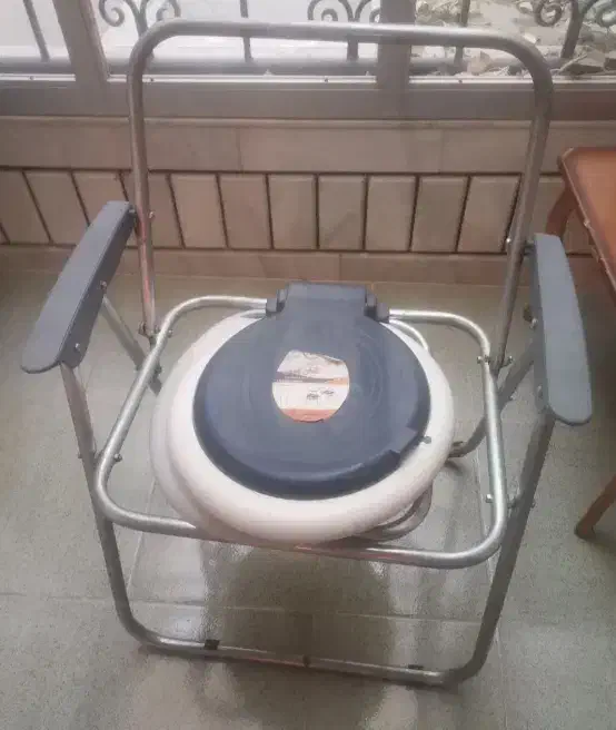 توالت فرنگی سیار|لوازم سرویس بهداشتی|بروجن, |دیوار